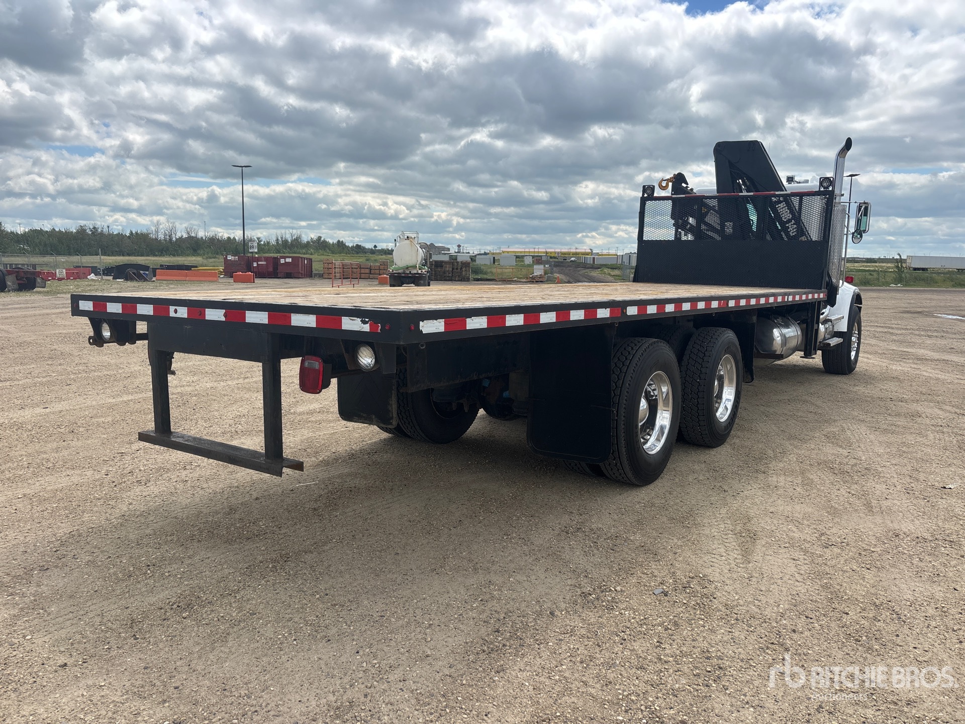 2001 Peterbilt 330