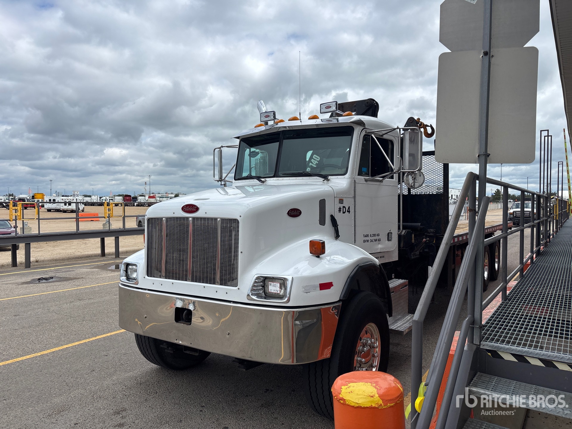 2001 Peterbilt 330