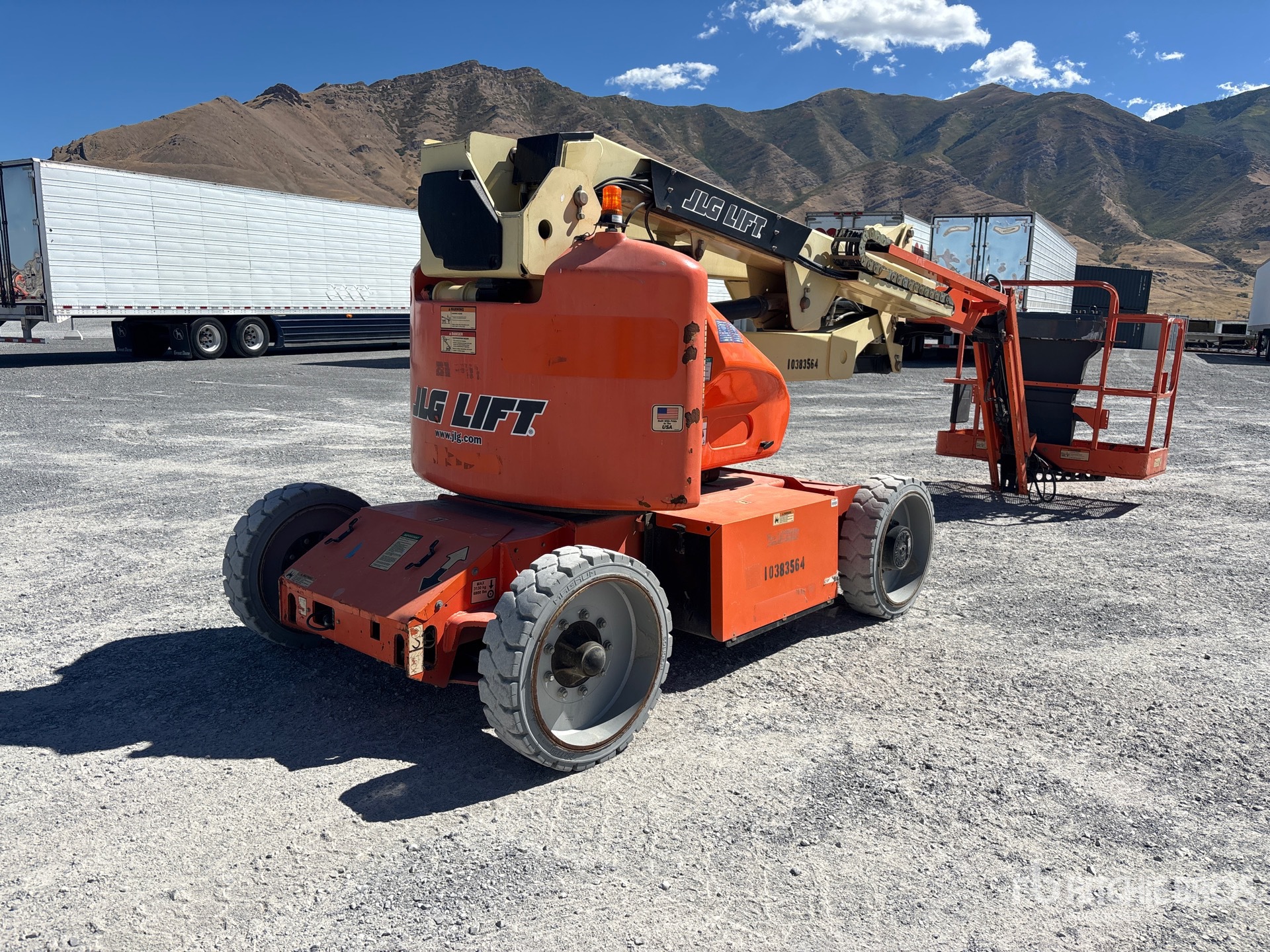 2015 JLG E450AJ