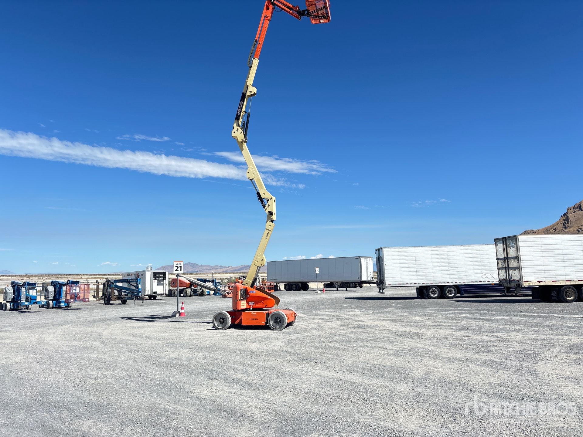 2015 JLG E450AJ