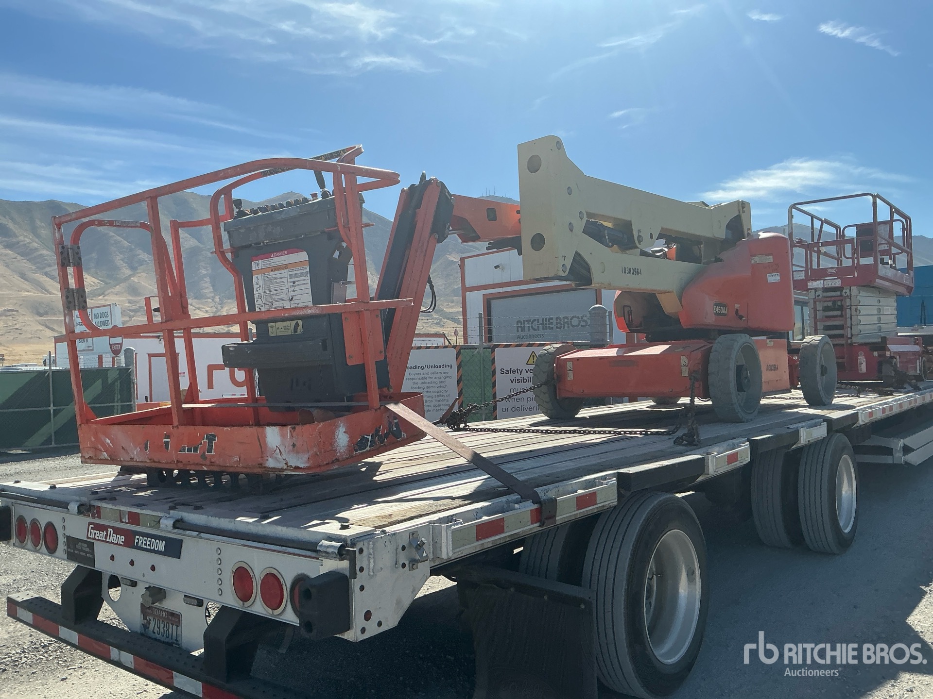 2015 JLG E450AJ