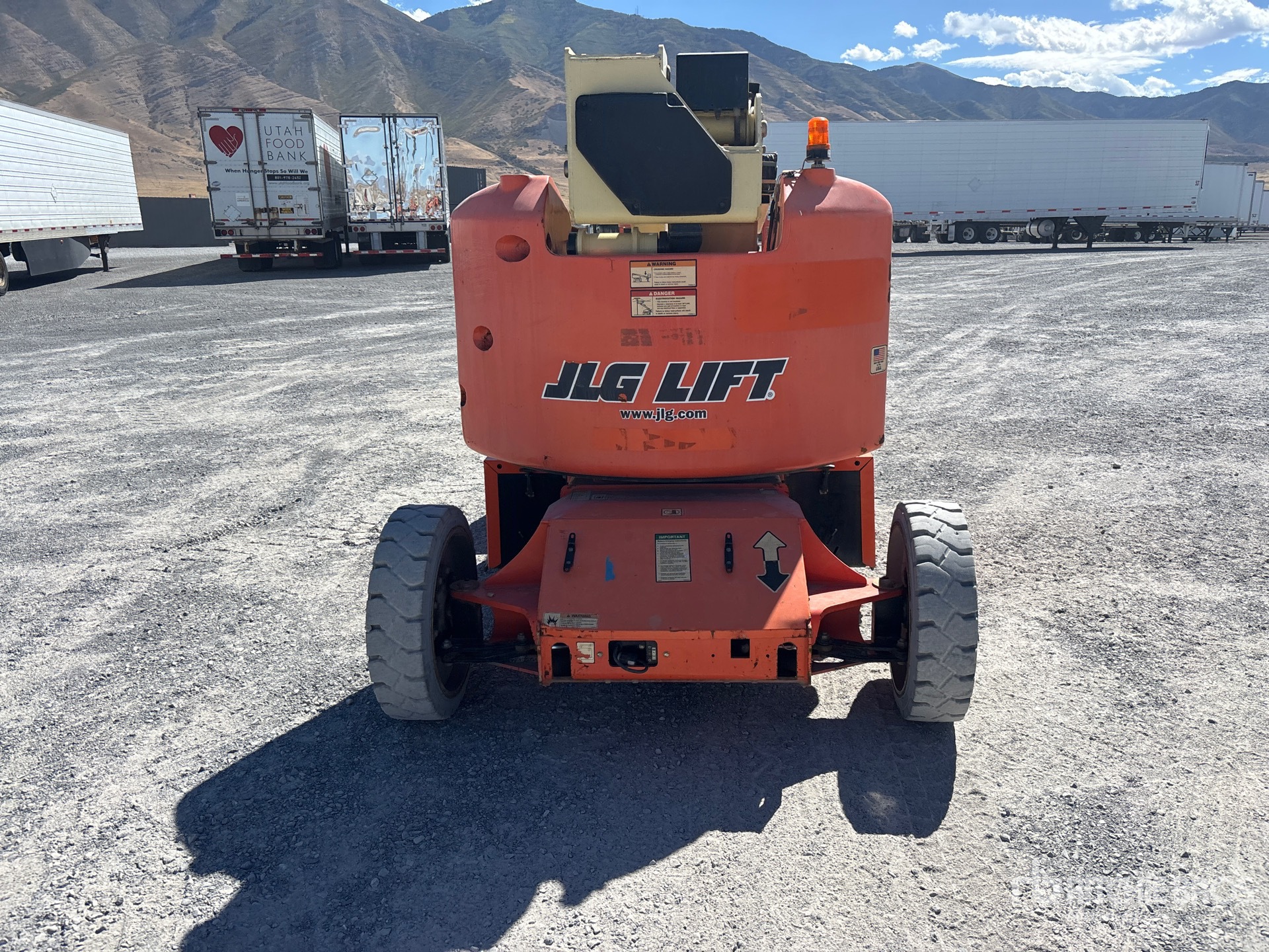 2015 JLG E450AJ