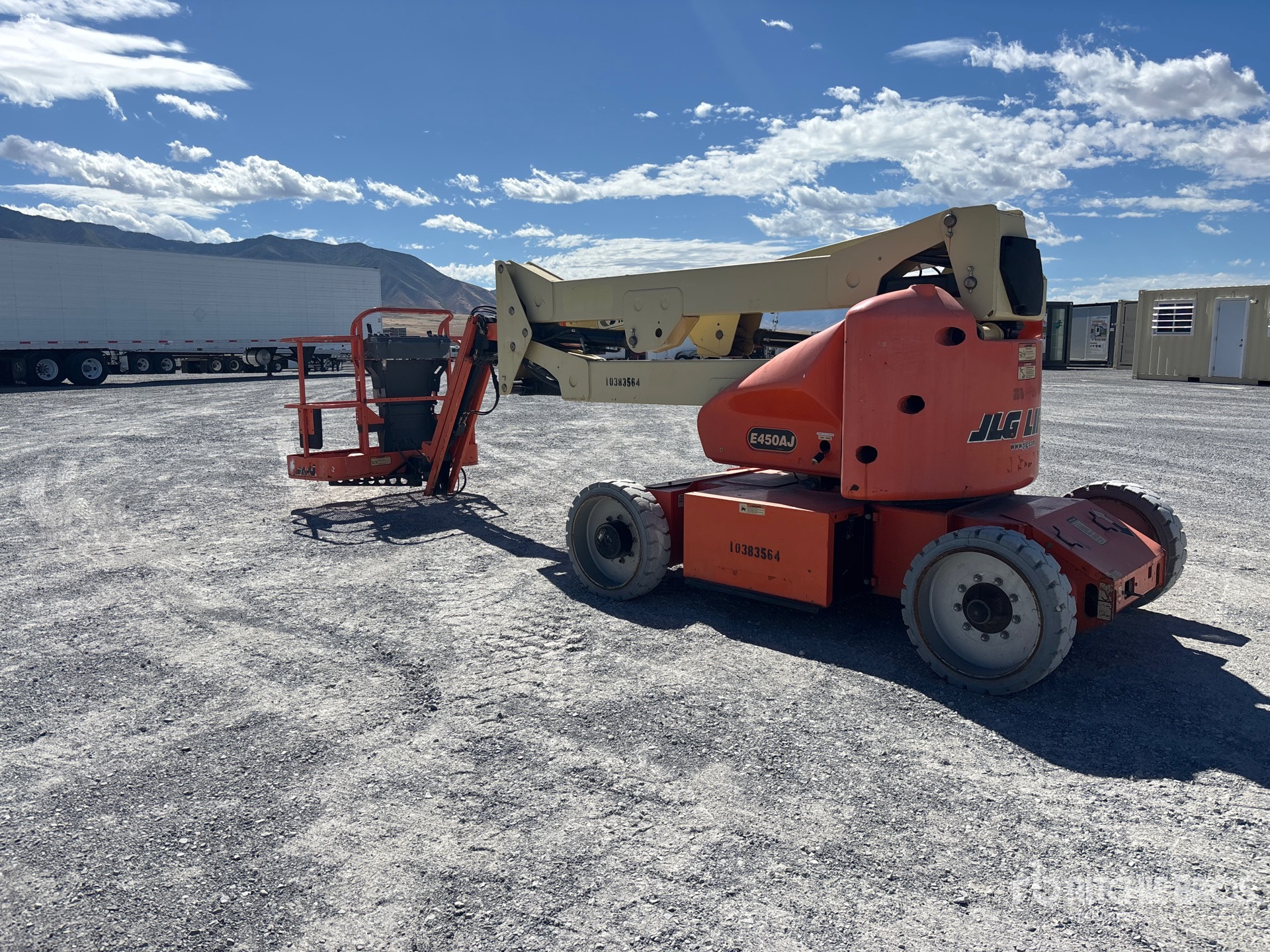2015 JLG E450AJ