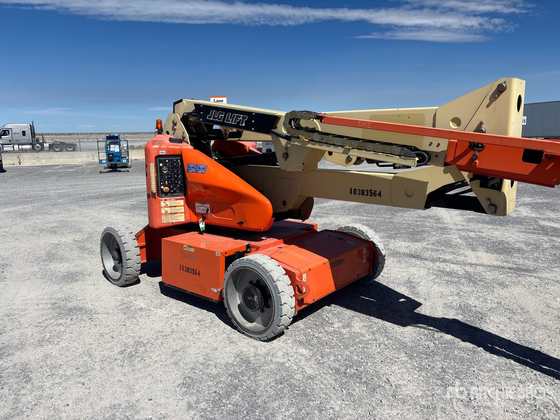 2015 JLG E450AJ