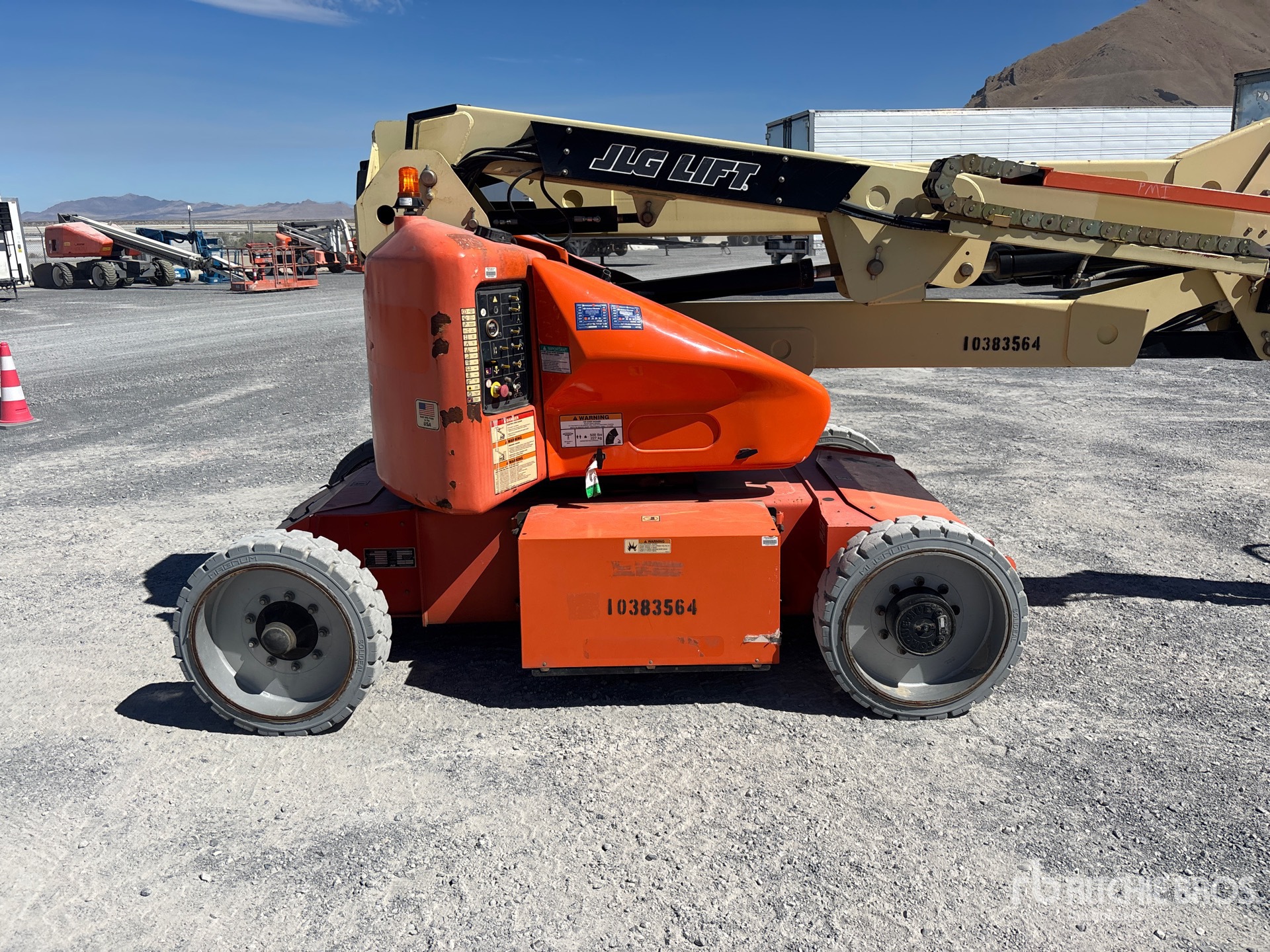 2015 JLG E450AJ