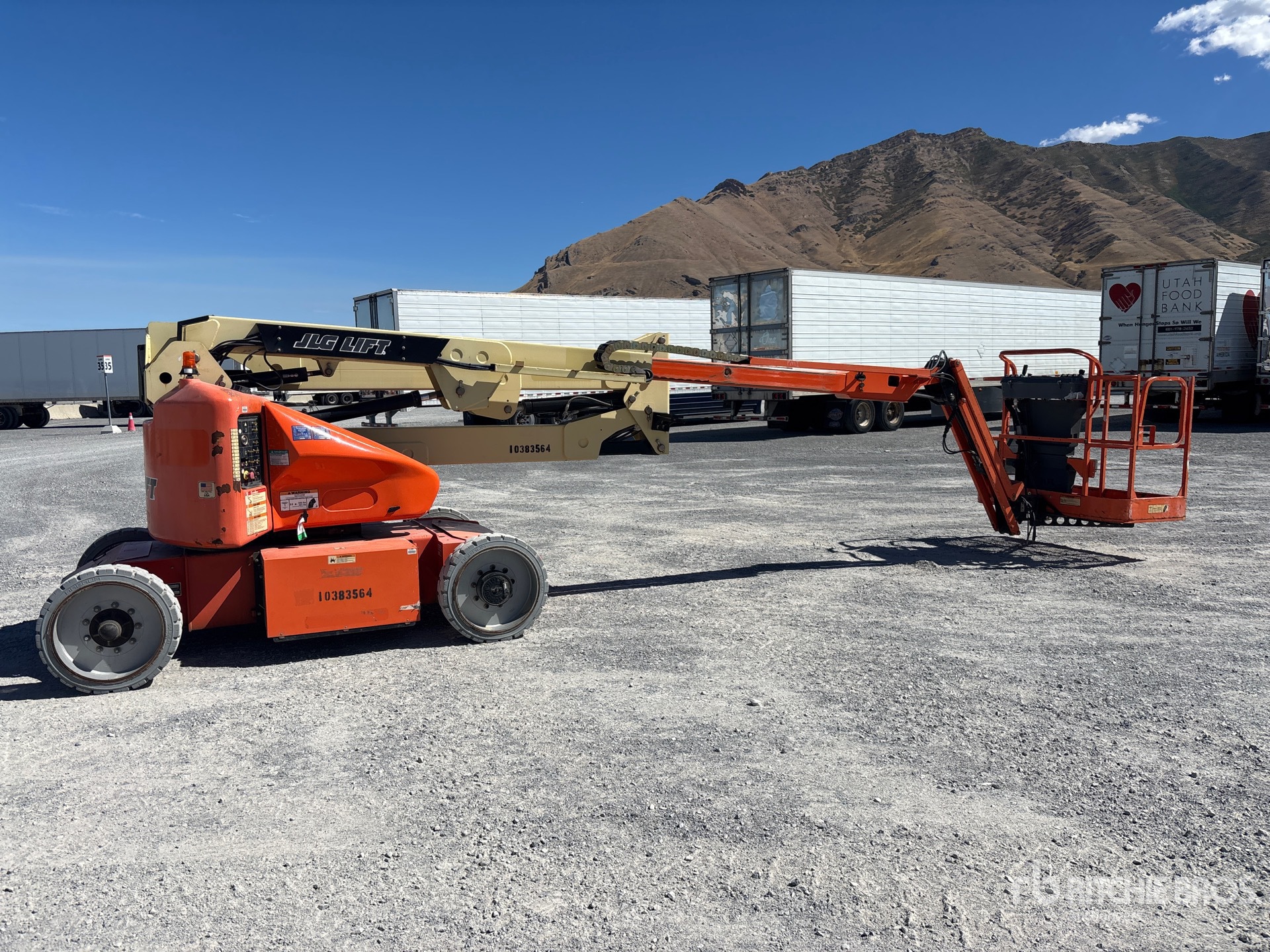 2015 JLG E450AJ