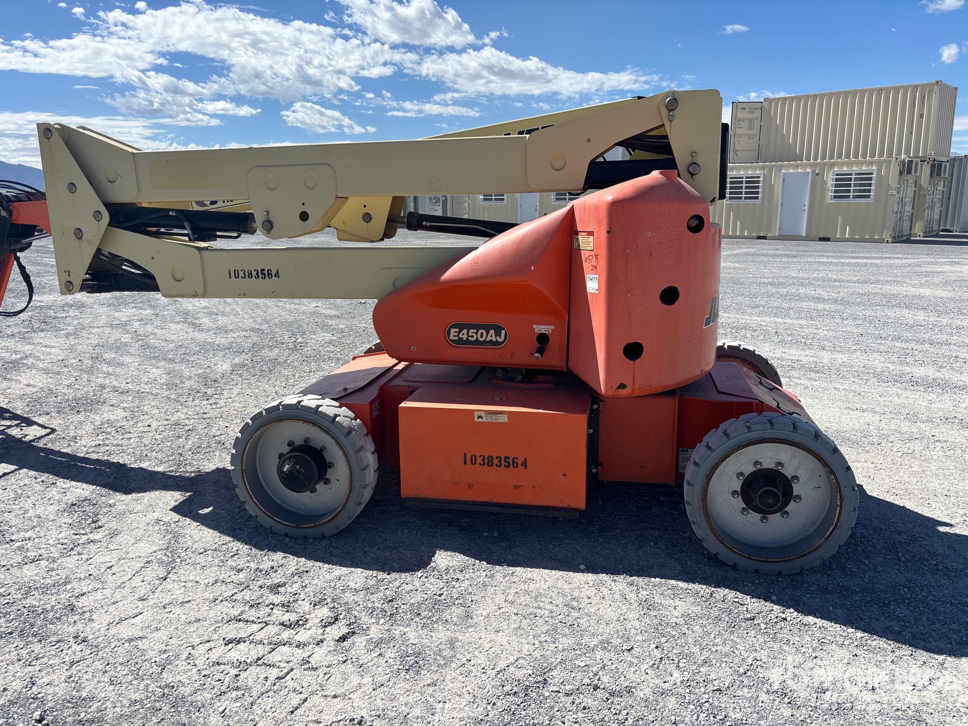2015 JLG E450AJ