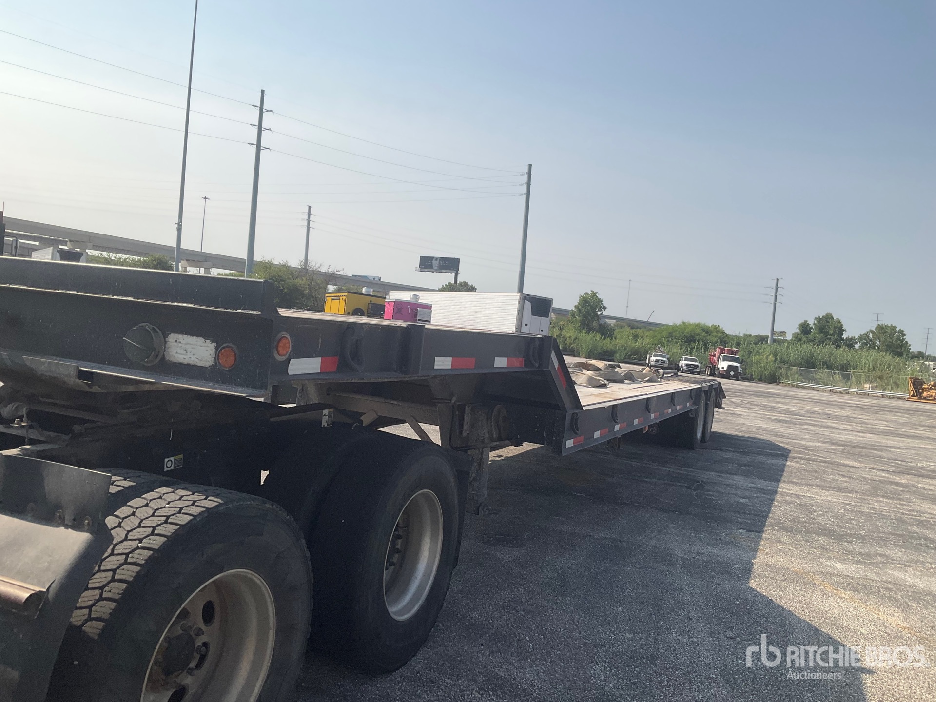 2006 Viking 43 ft T/A
