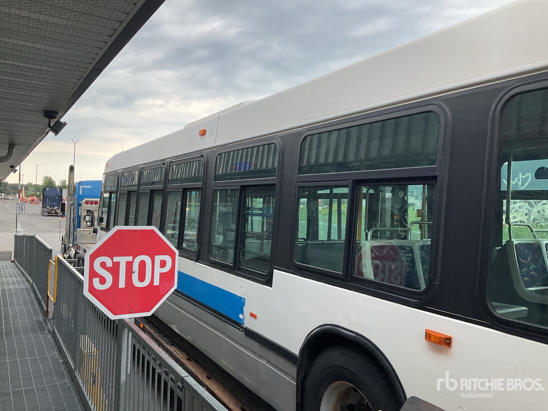 2005 Novabus LFS L192