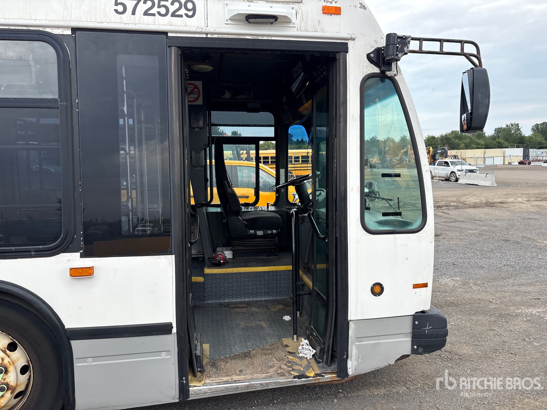 2007 Novabus LFS