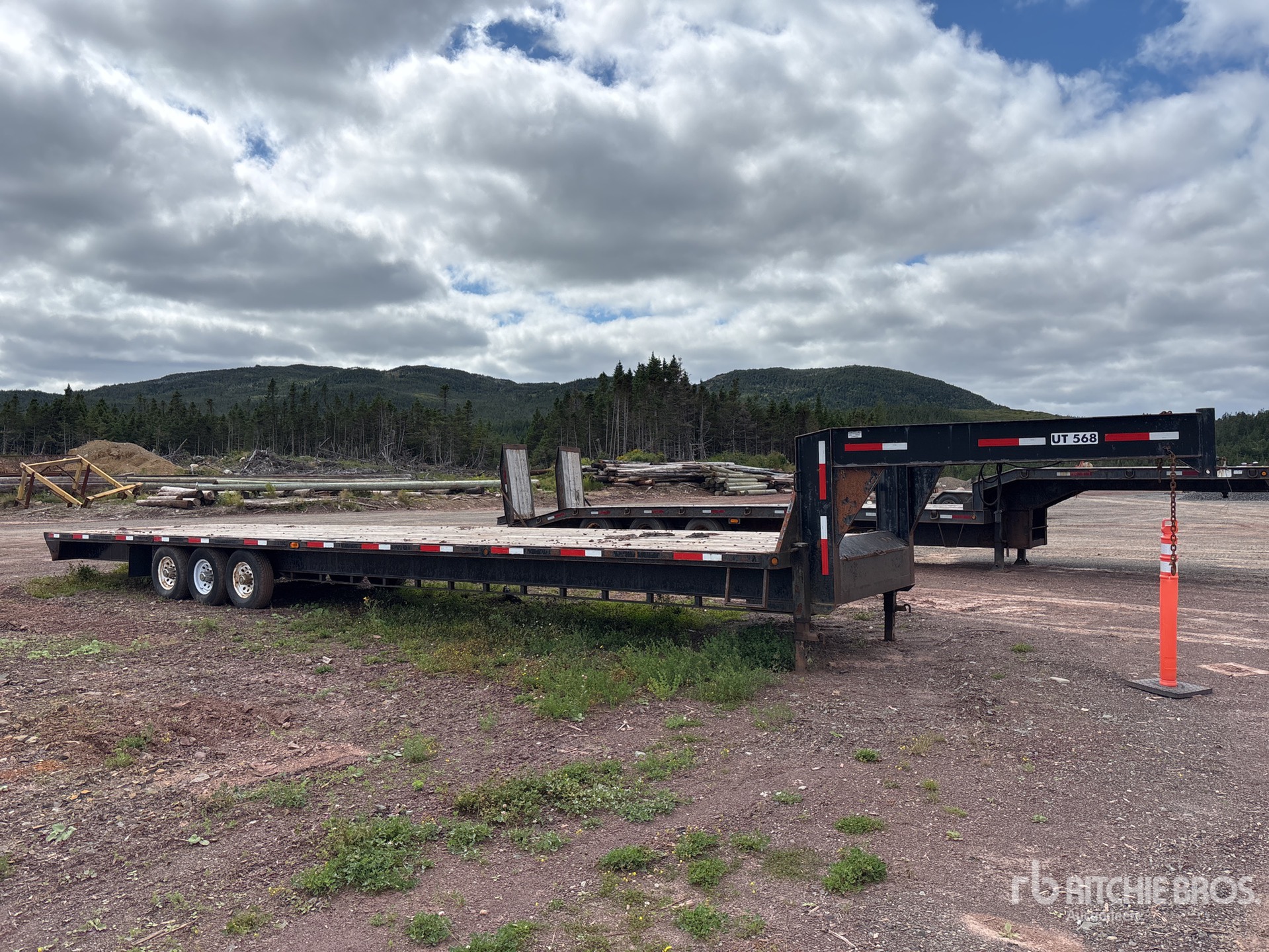 2011 Oasis 40 FT TRI/A GOOSENECK
