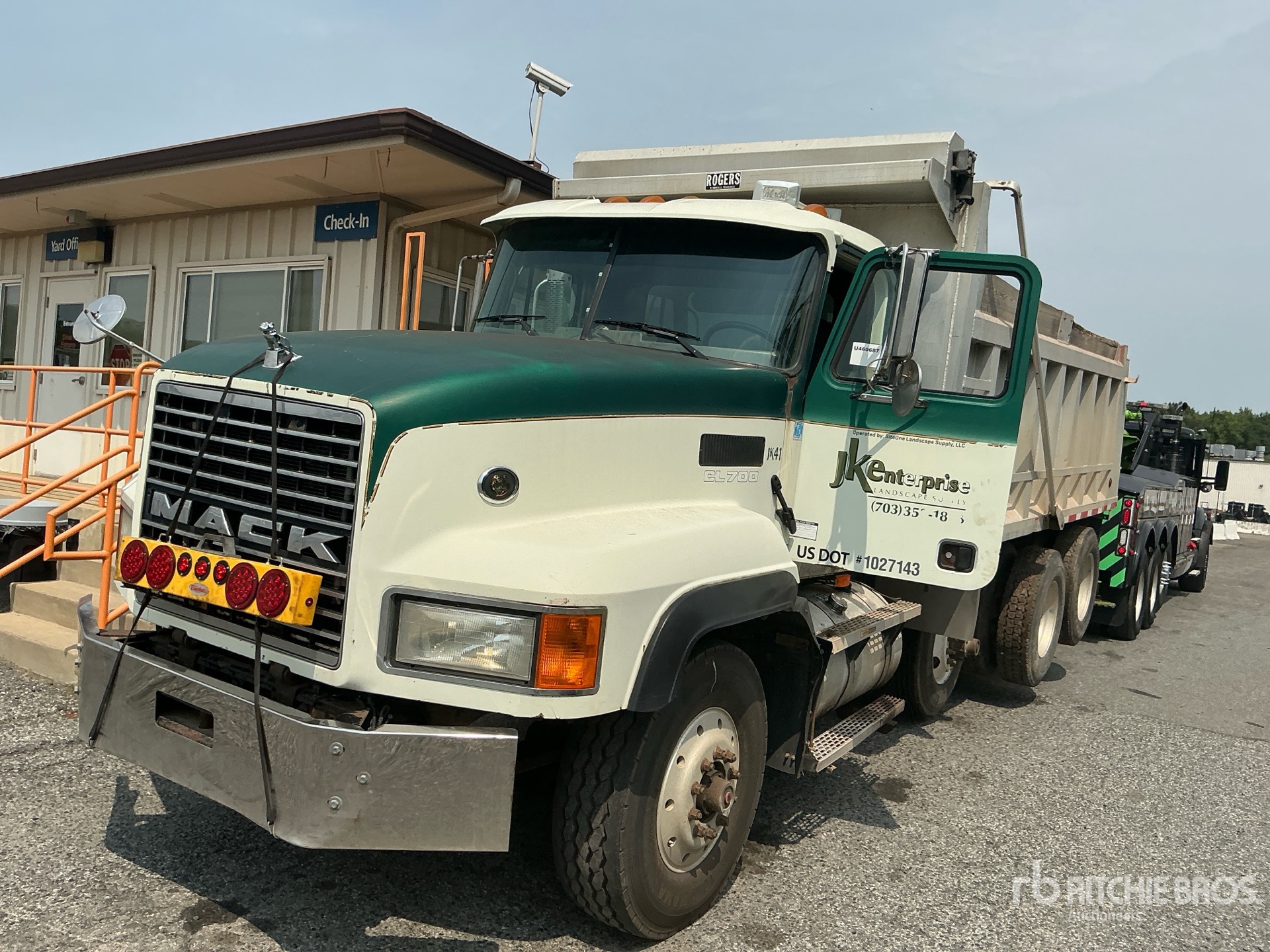 2002 Mack CL713