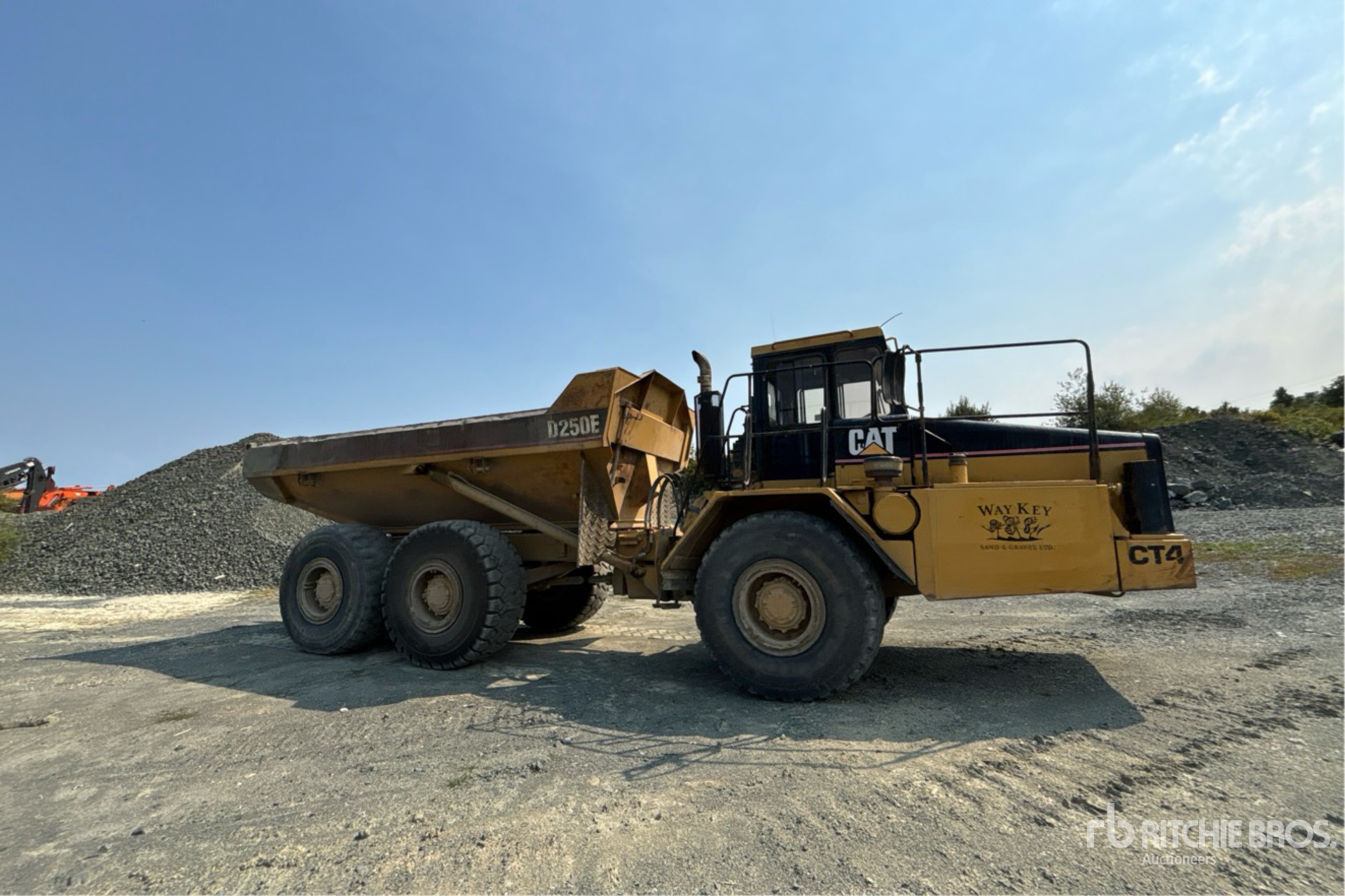 Caterpillar D250E