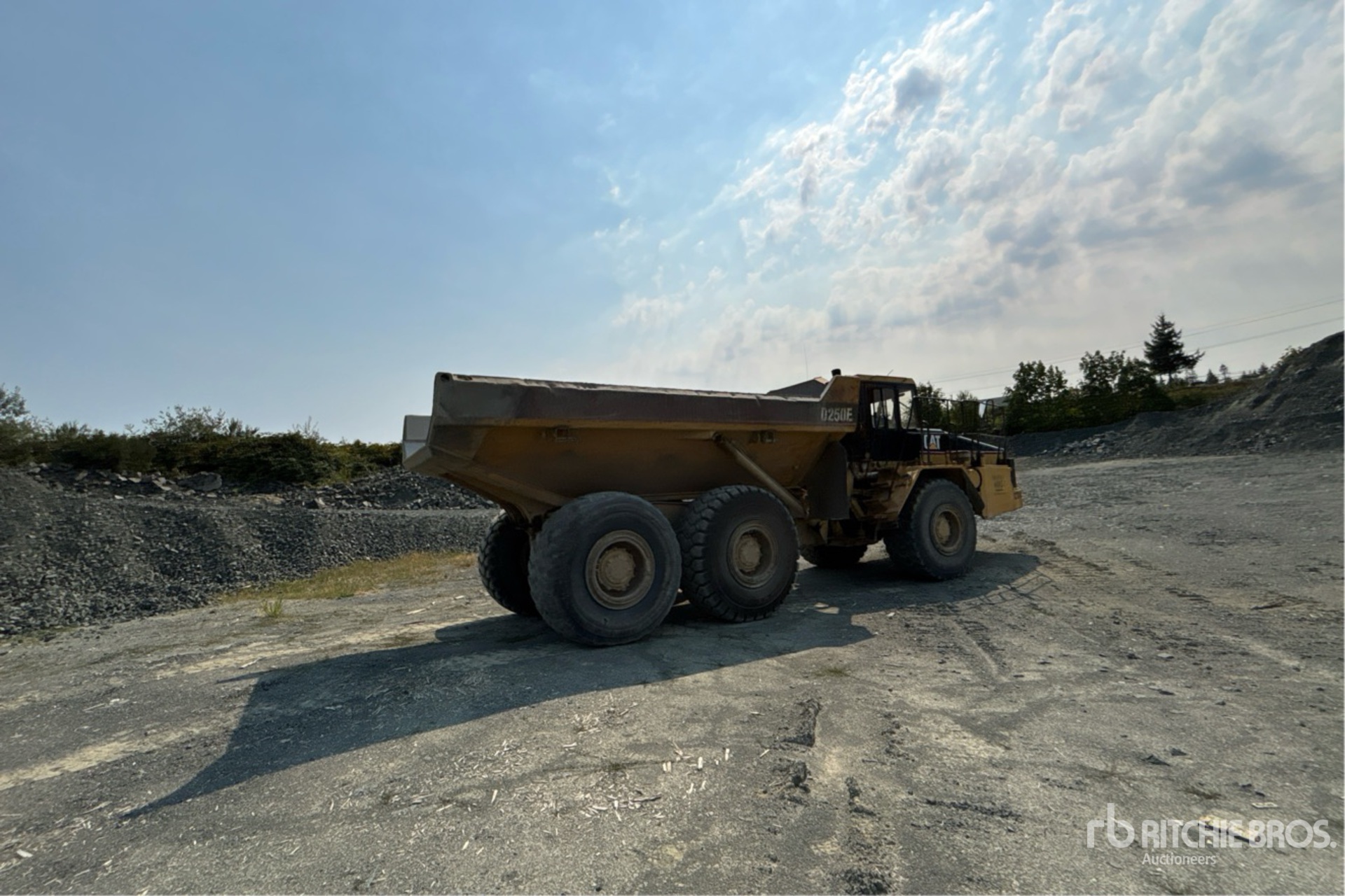 Caterpillar D250E