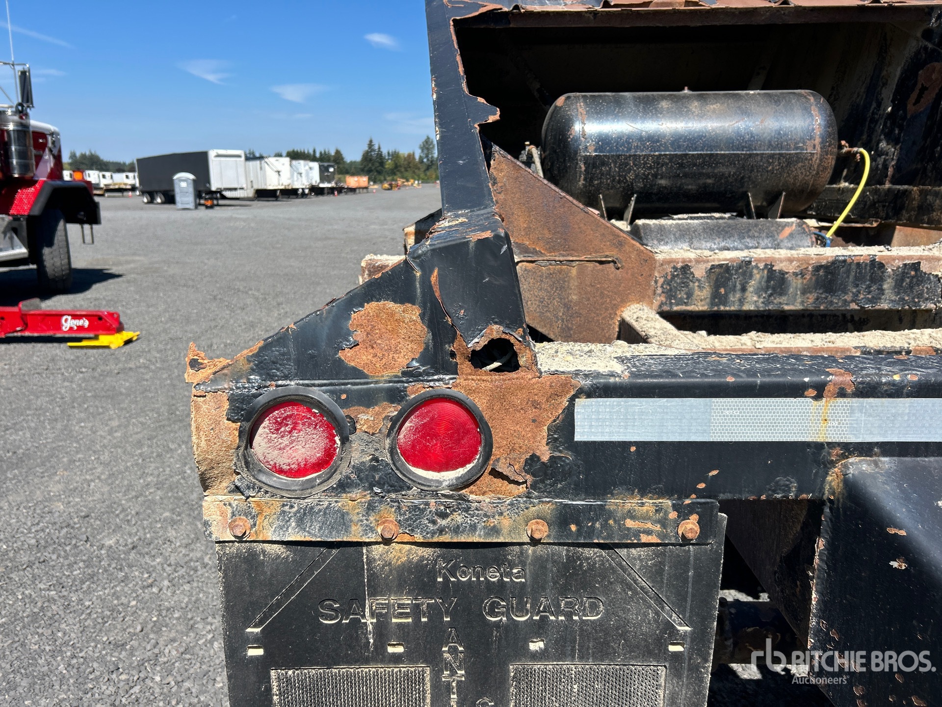 2005 CTS 40 FT T/A (INOPERABLE)