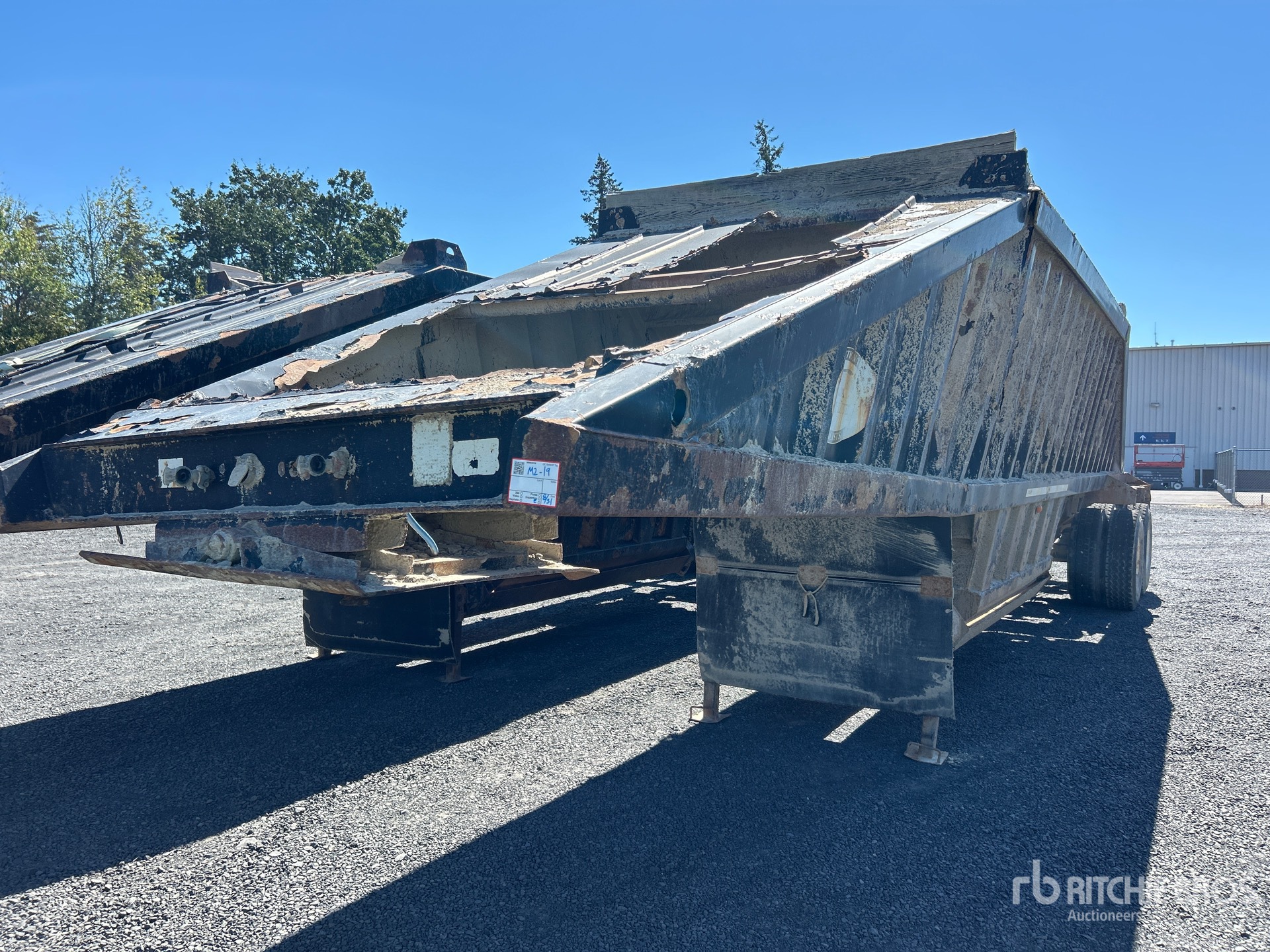 2005 CTS 40 FT T/A (INOPERABLE)