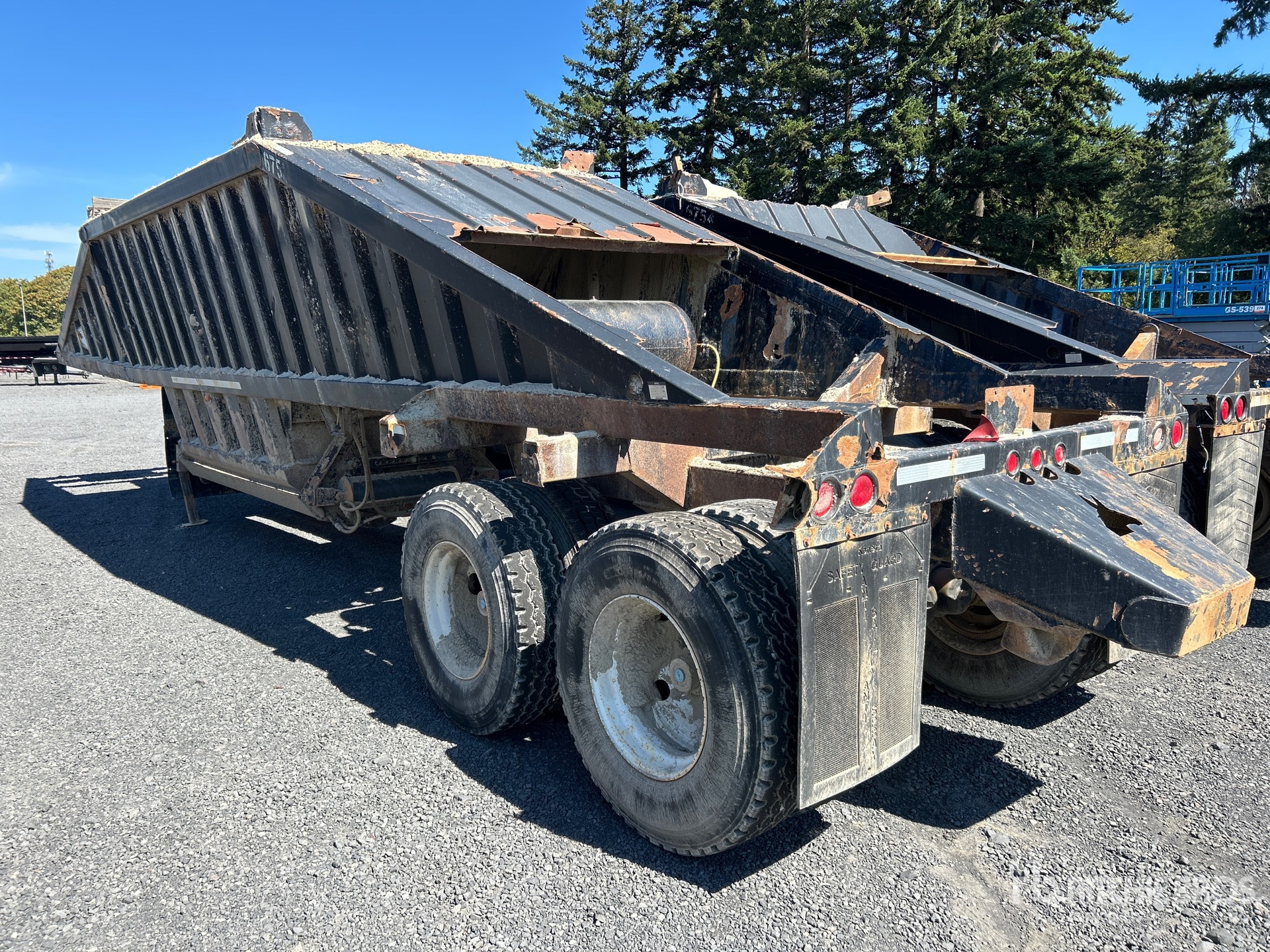 2005 CTS 40 FT T/A (INOPERABLE)
