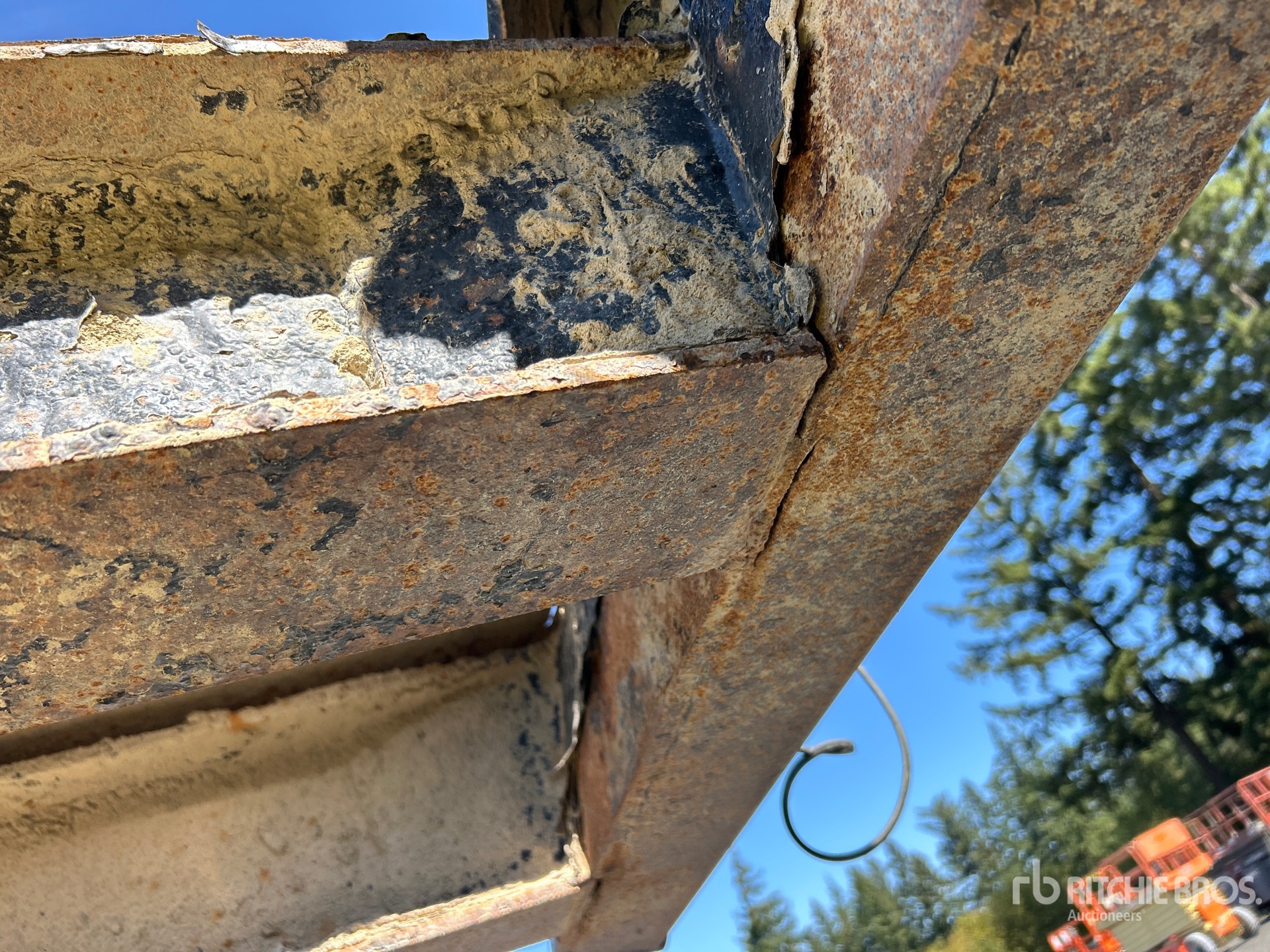 2005 CTS 40 FT T/A (INOPERABLE)