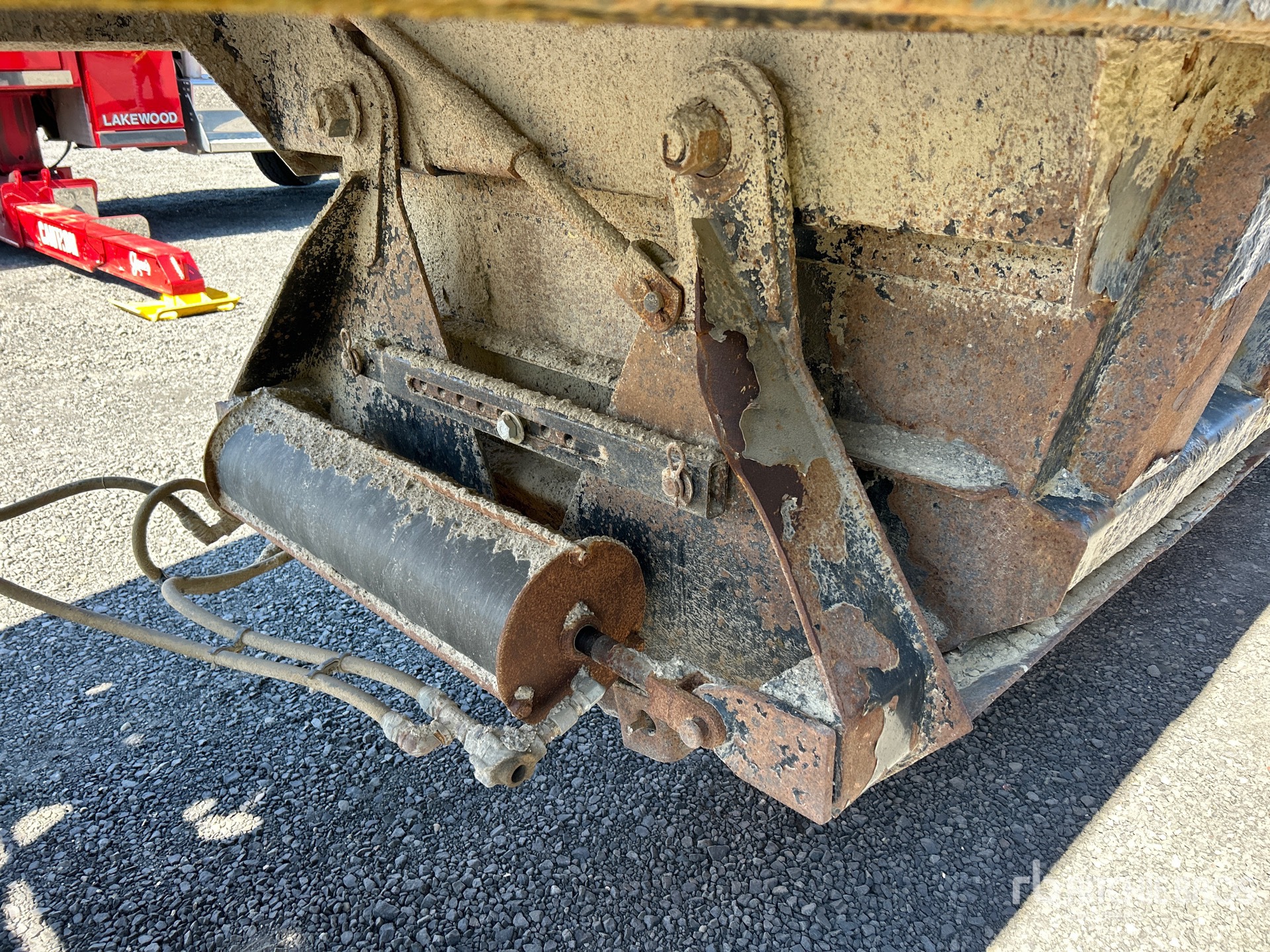 2005 CTS 40 FT T/A (INOPERABLE)