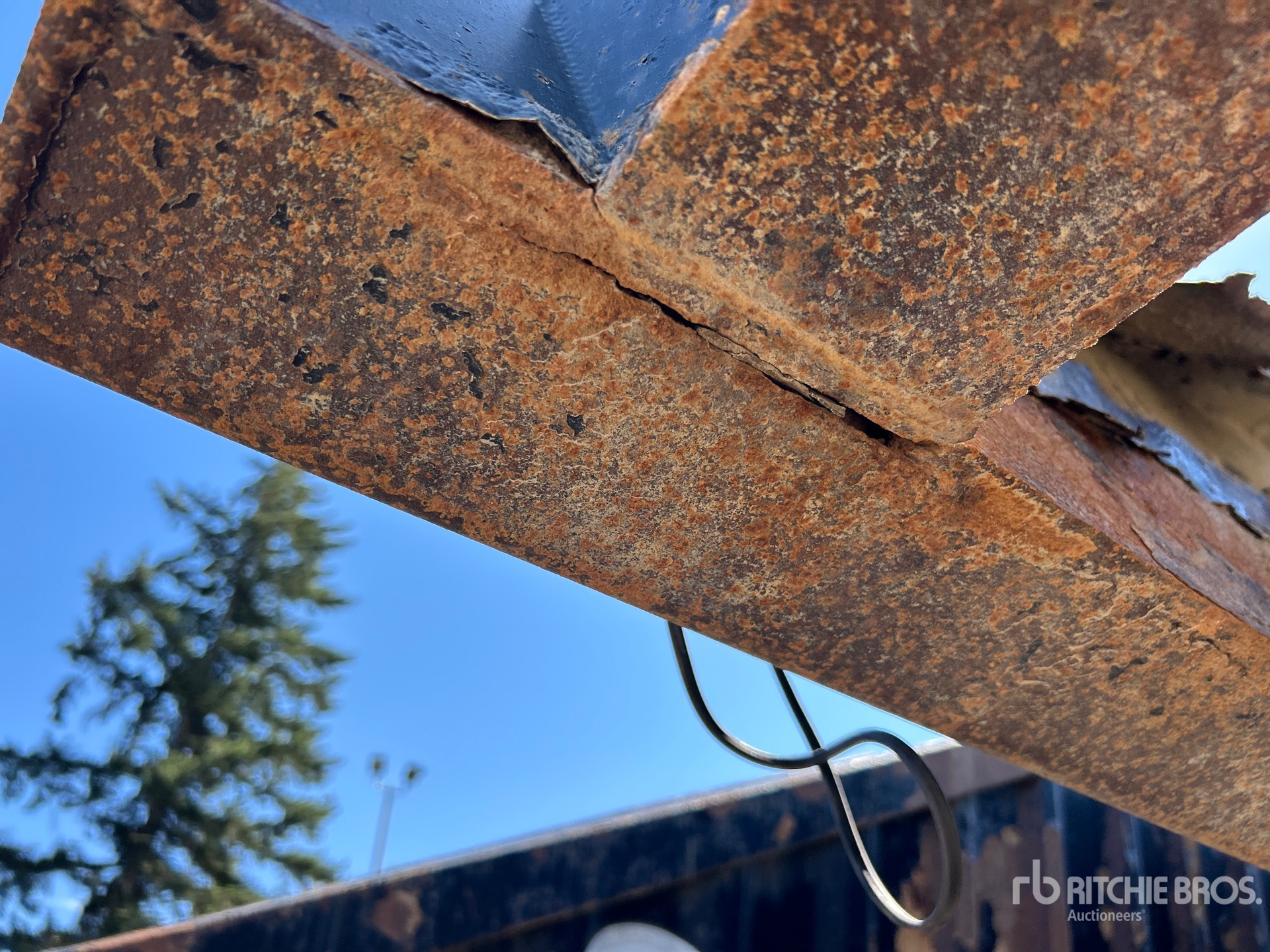 2005 CTS 40 FT T/A (INOPERABLE)