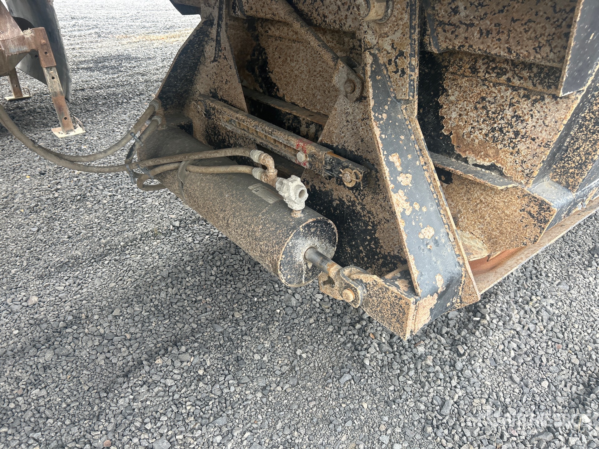 2006 CTS 40 FT T/A (INOPERABLE)