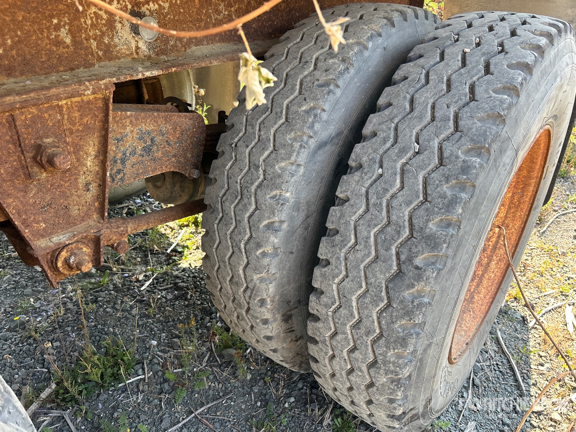 1987 Knight 83064V