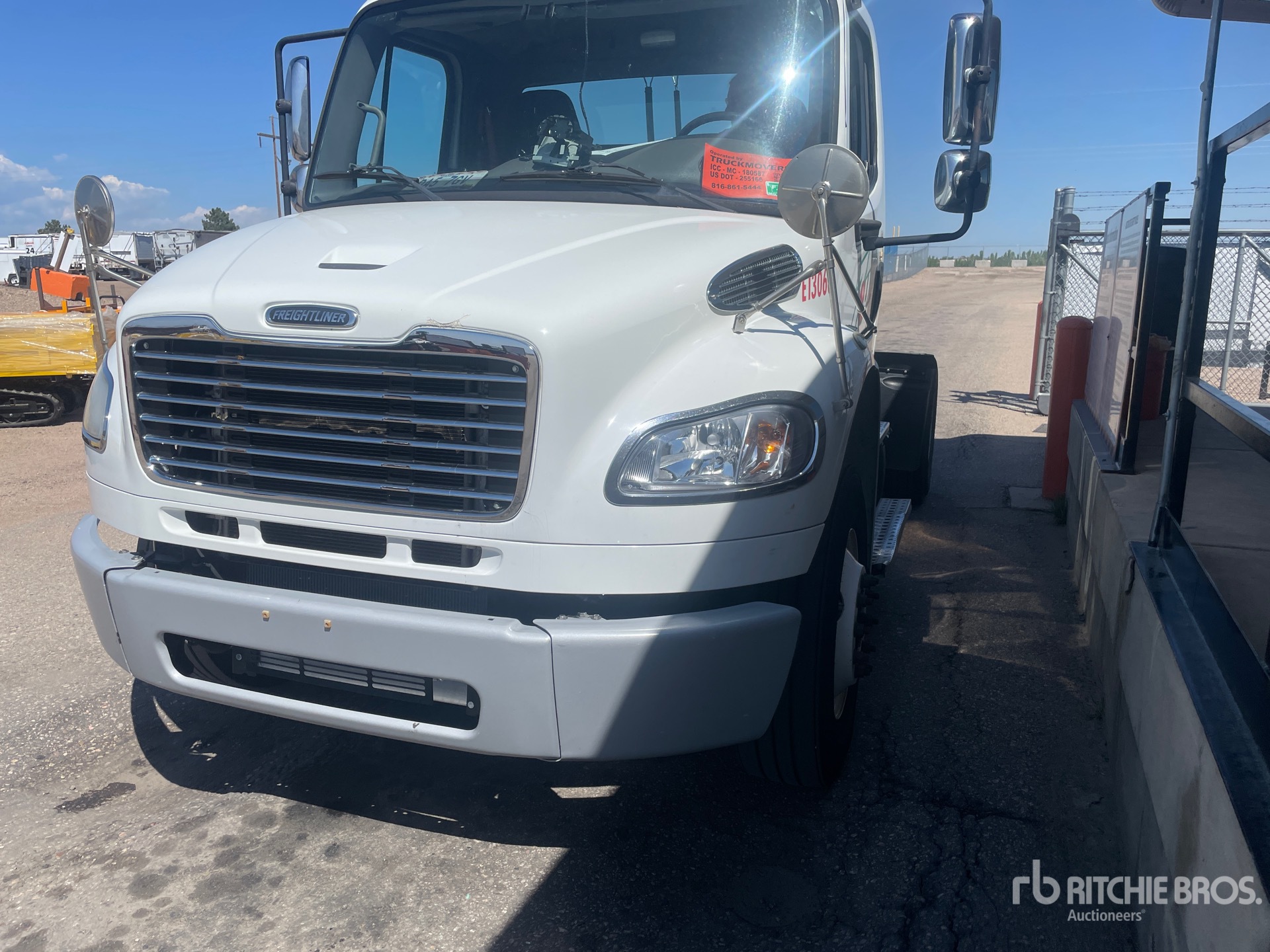 2014 Freightliner M2106
