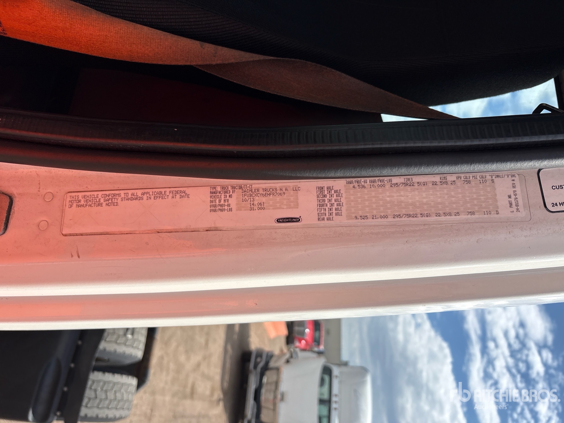 2014 Freightliner M2106
