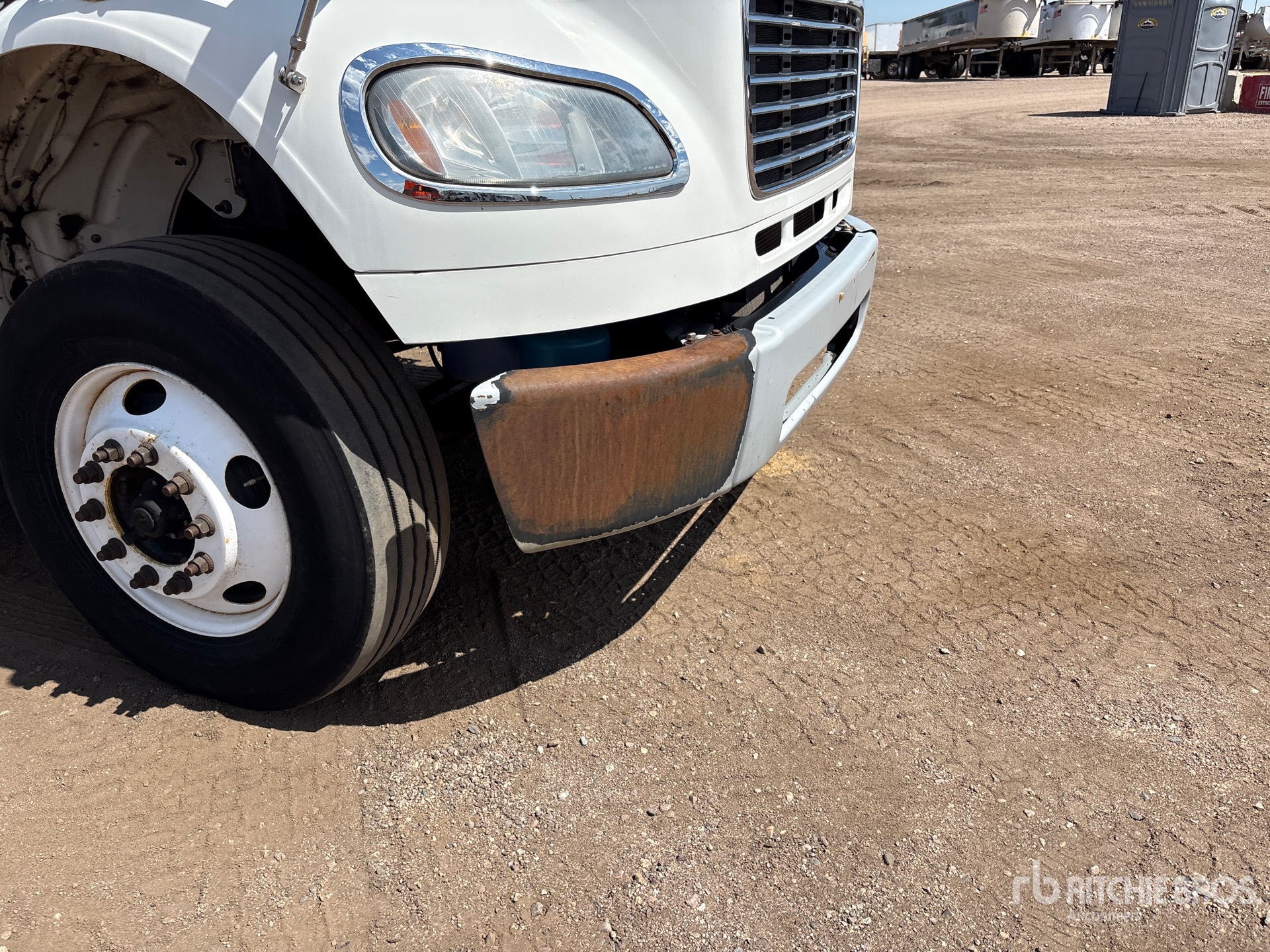 2014 Freightliner M2106