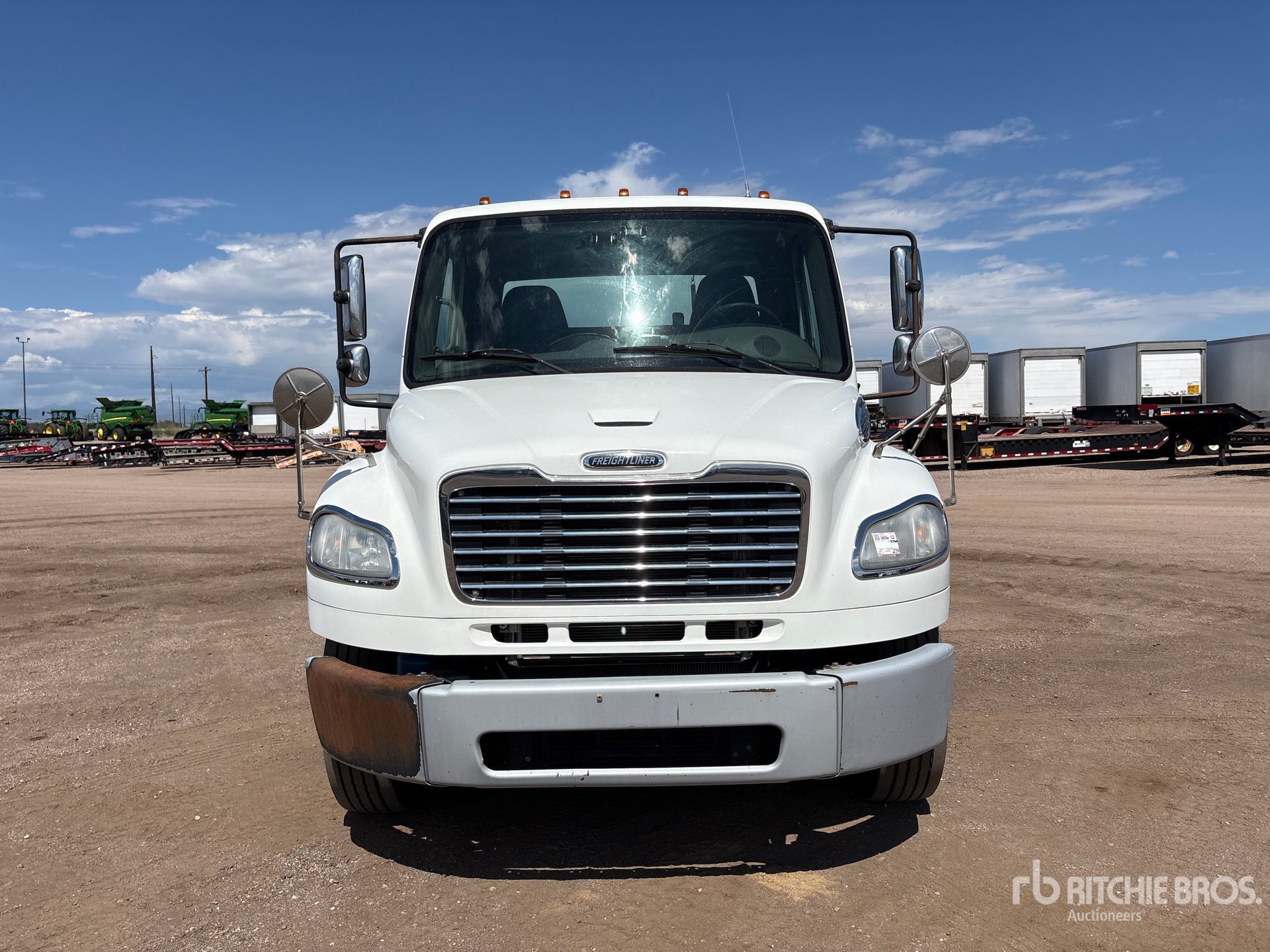 2014 Freightliner M2106