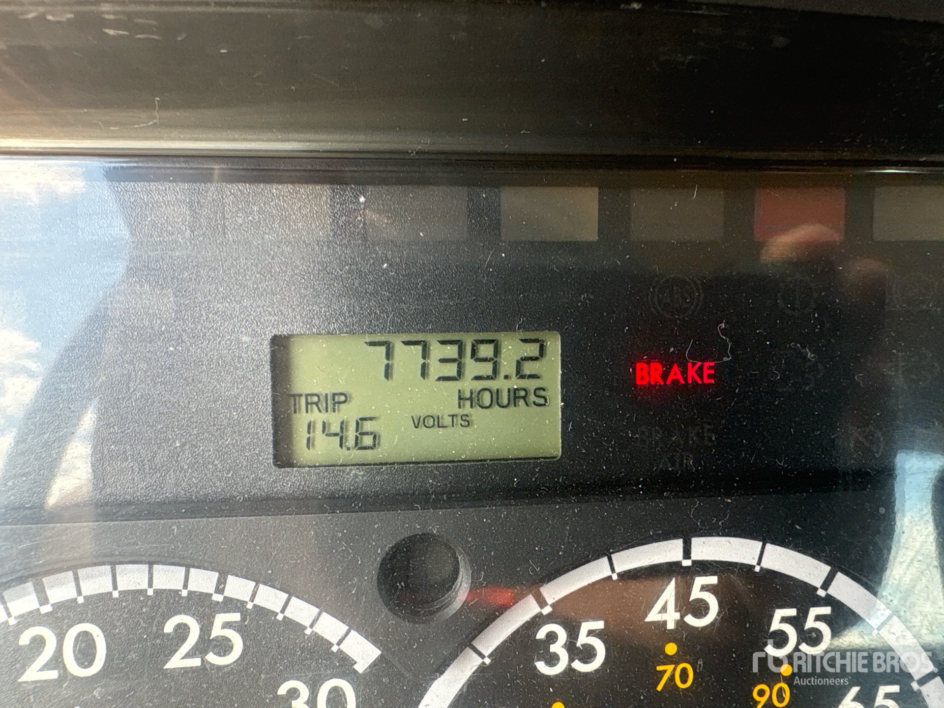 2014 Freightliner M2106