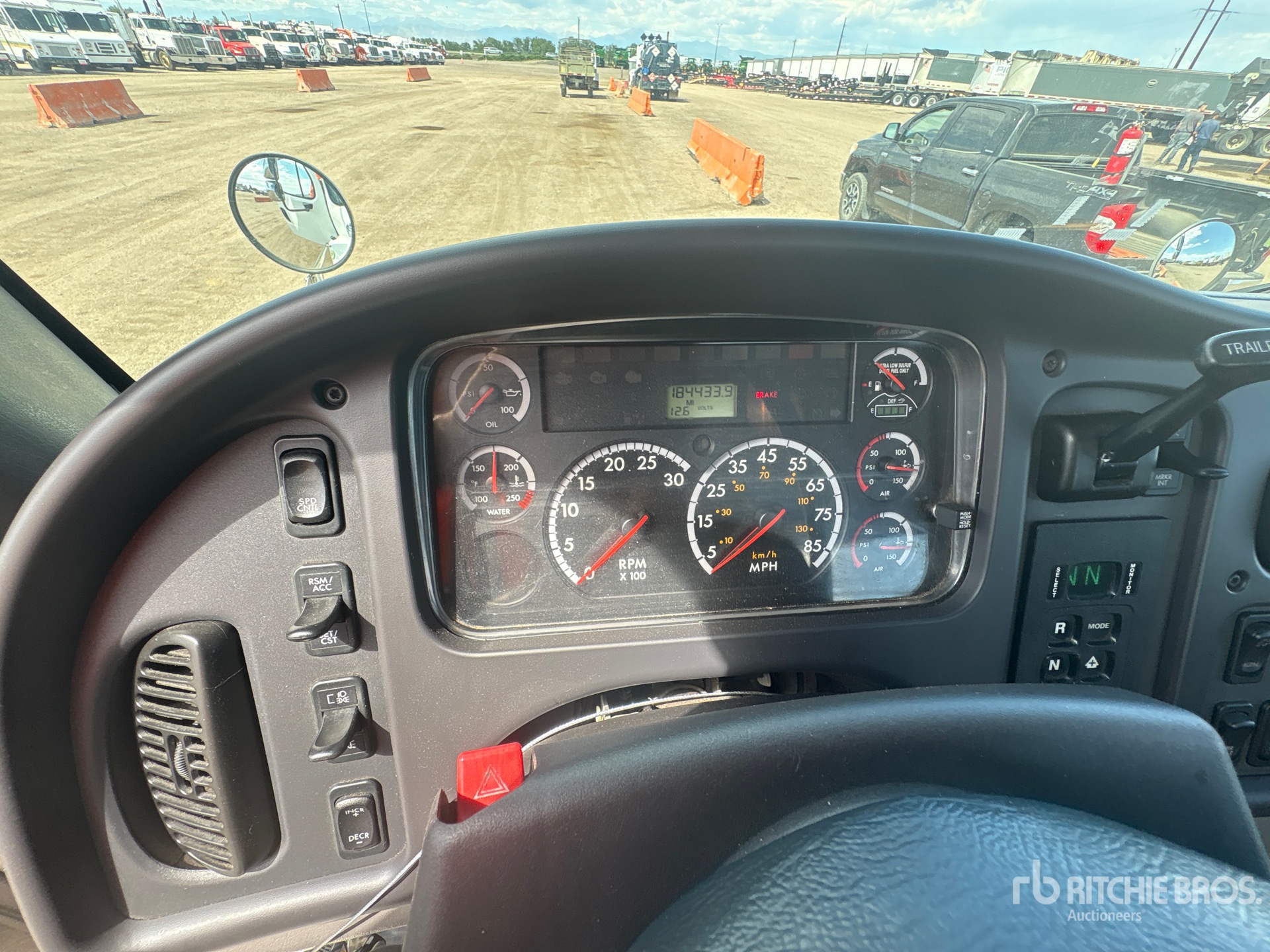2014 Freightliner M2106