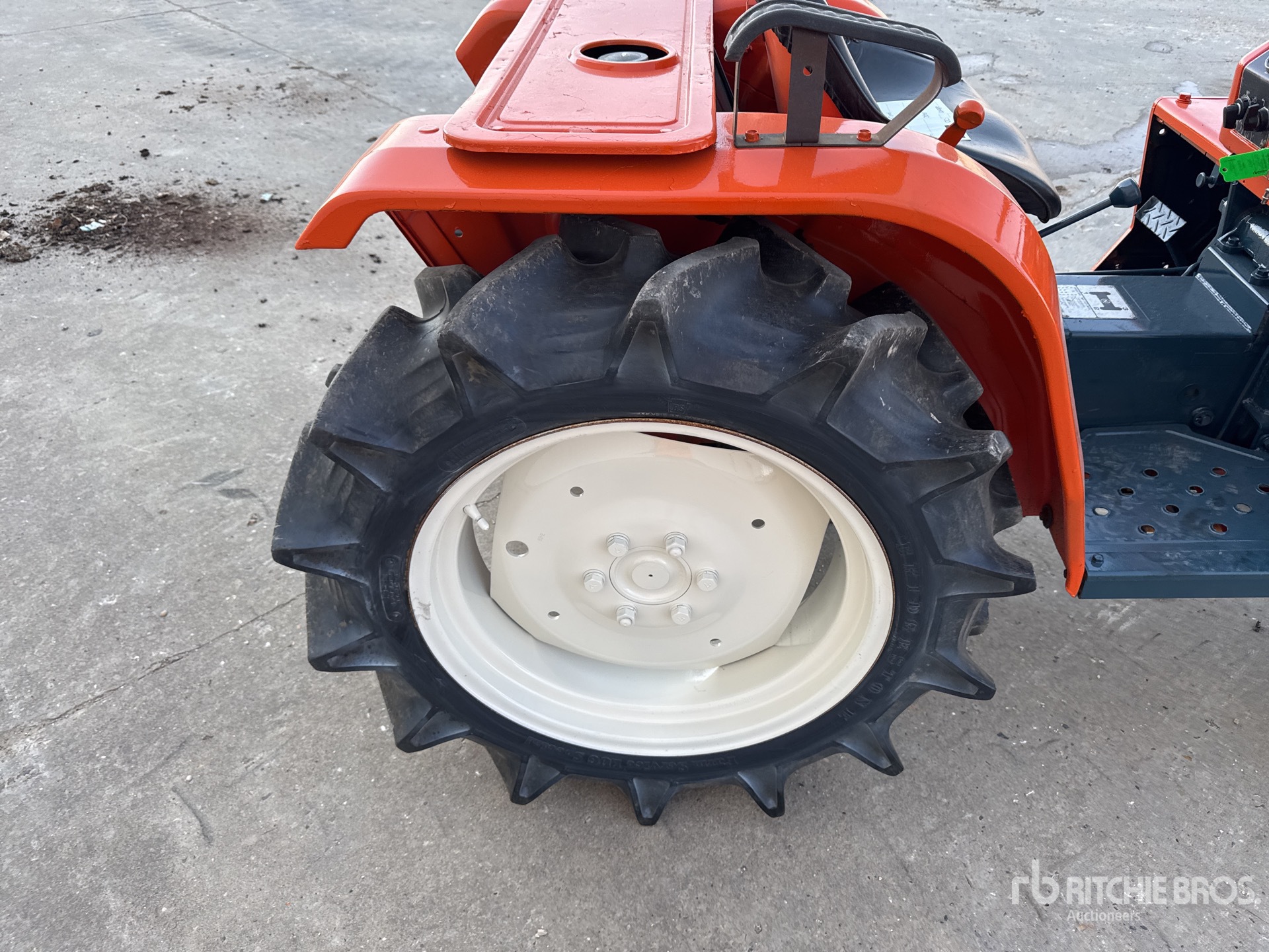 Kubota B1600
