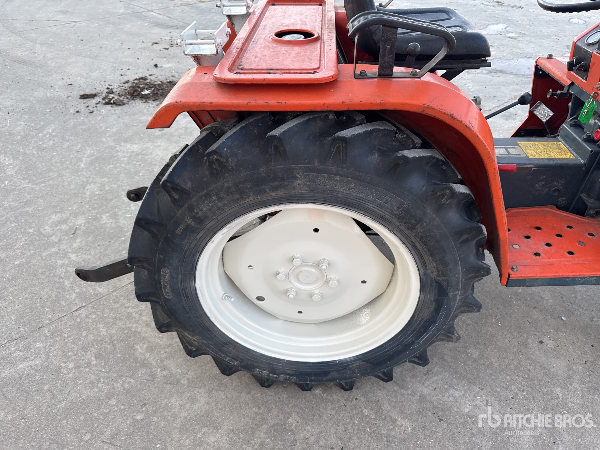 Kubota B1600
