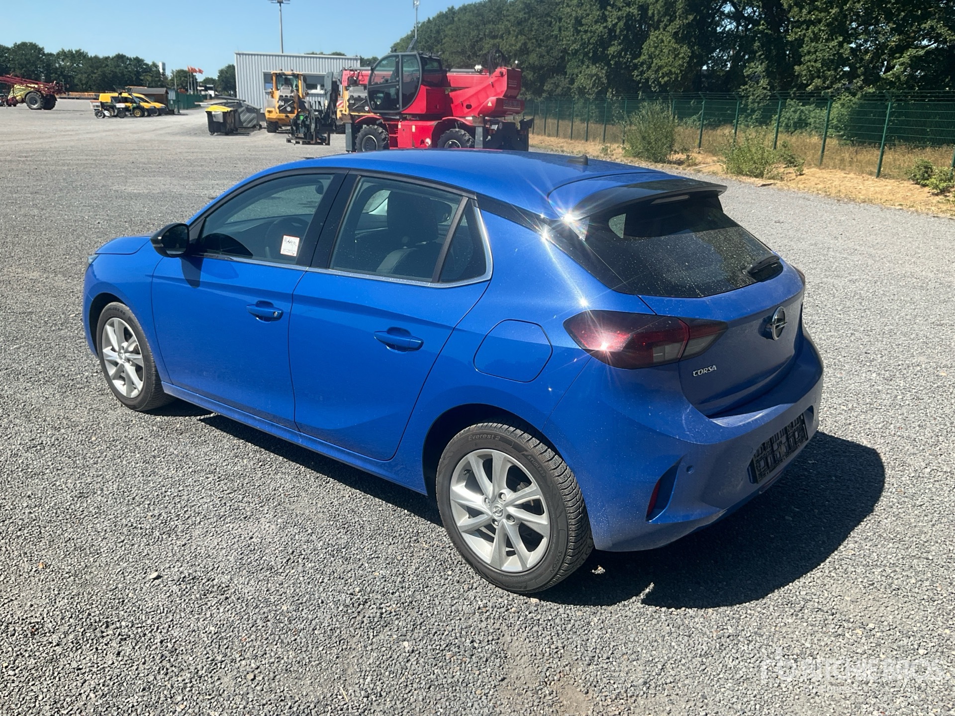General Appearance with Picture, Left Rear Corner