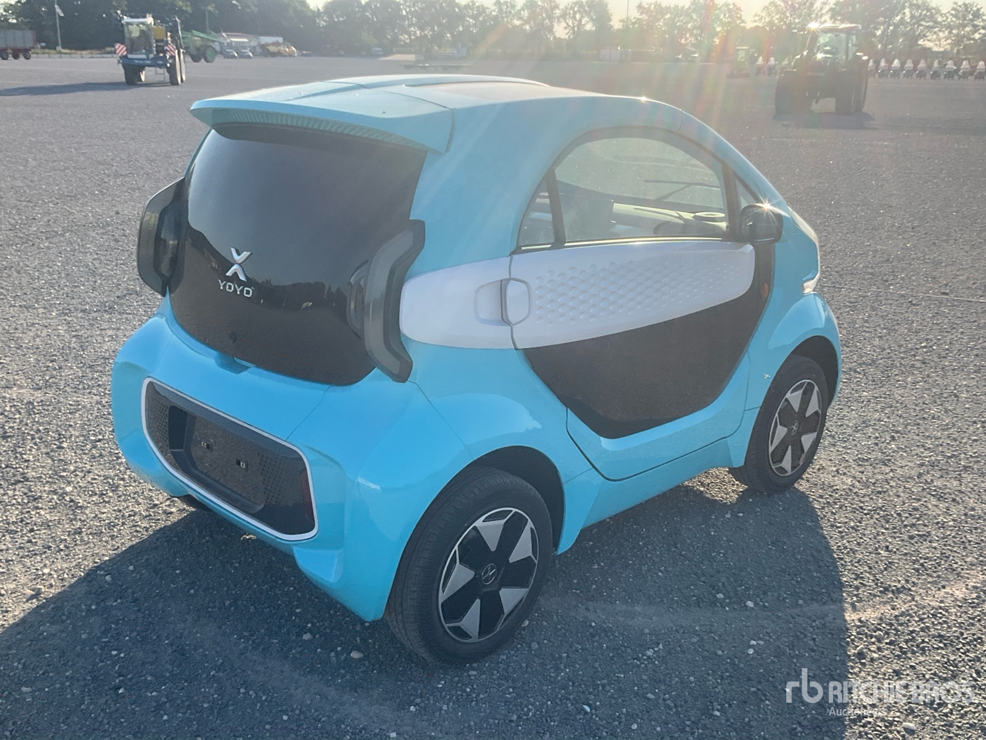 General Appearance with Picture, Right Rear Corner