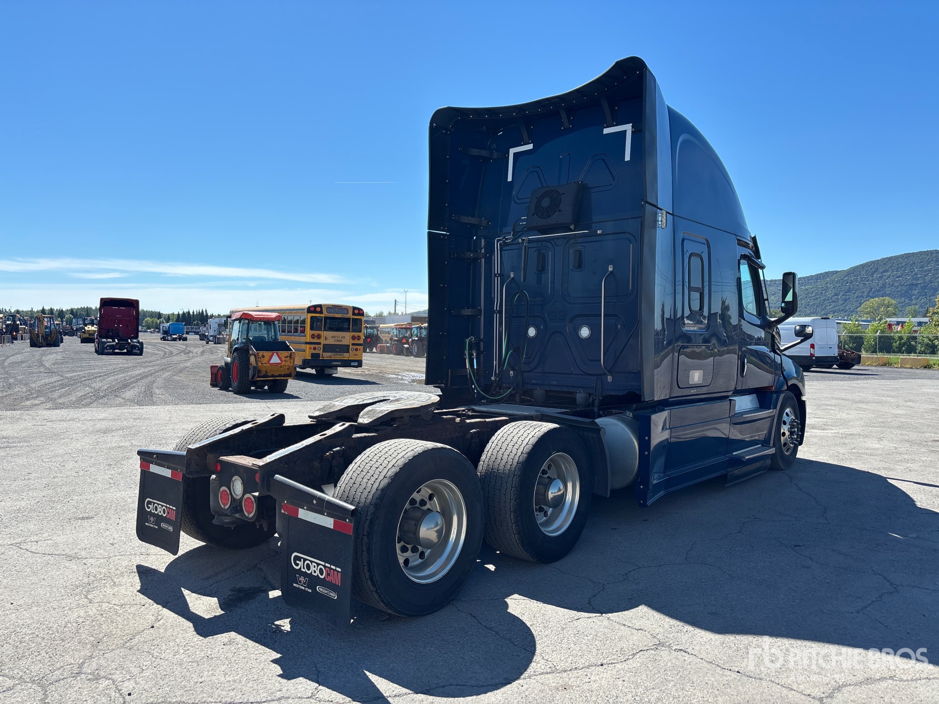 2022 Freightliner CASCADIA 126