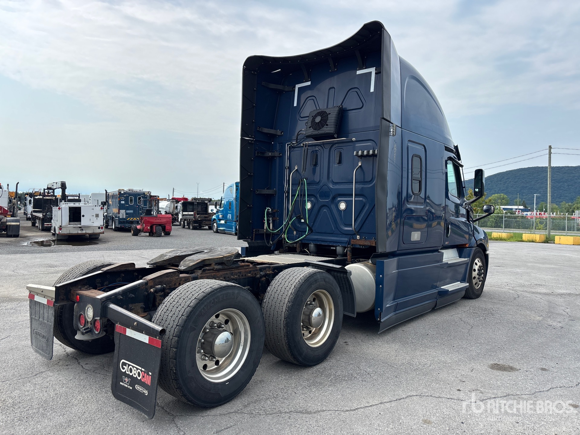 2021 Freightliner CASCADIA 126