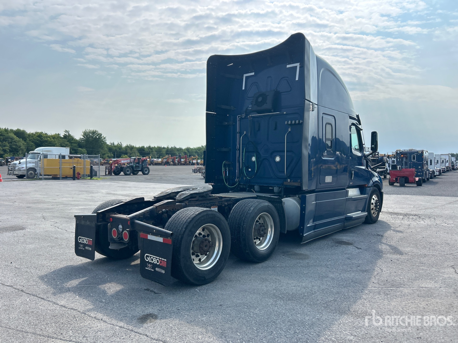 2021 Freightliner CASCADIA 126