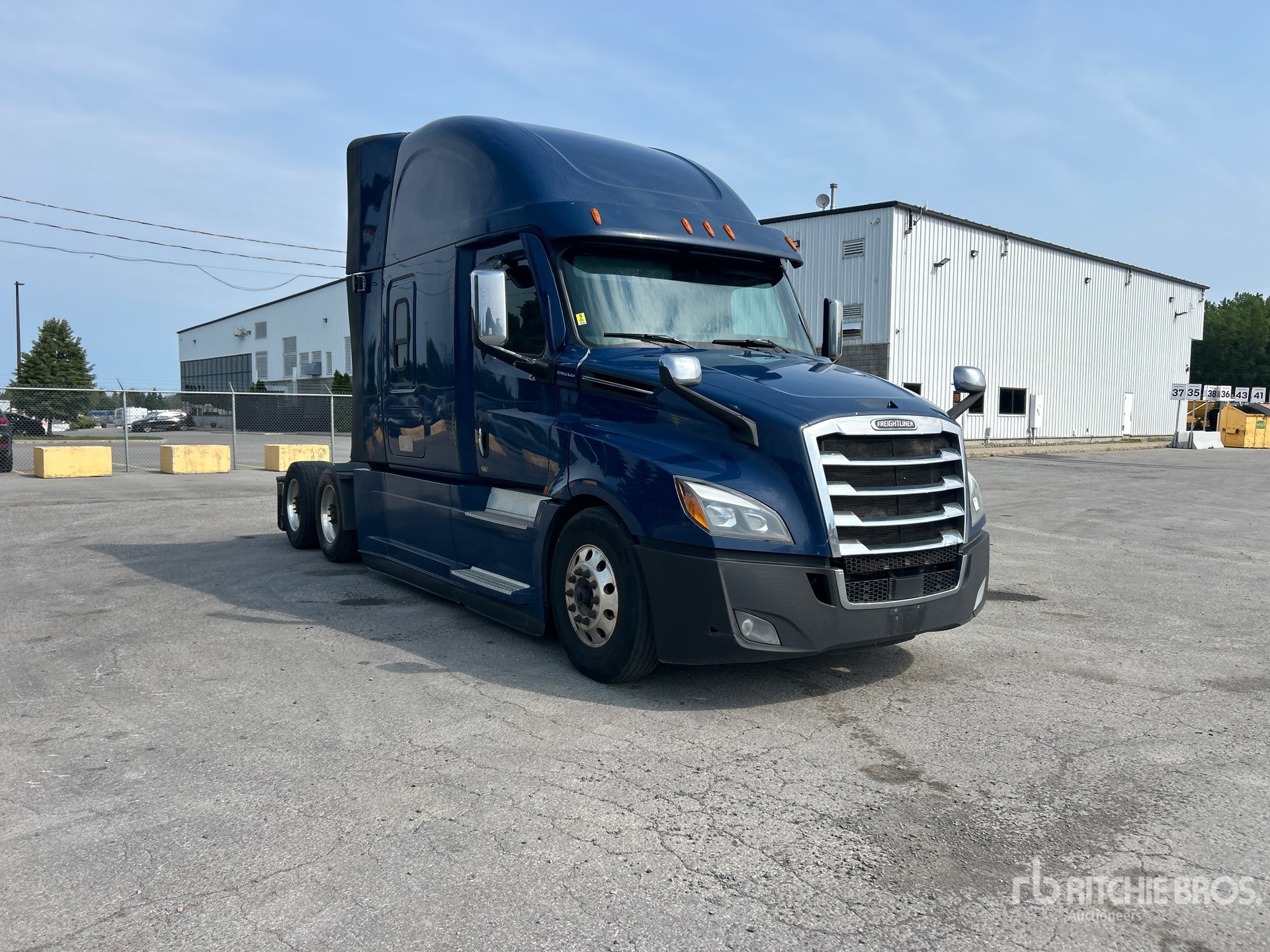 2021 Freightliner CASCADIA 126