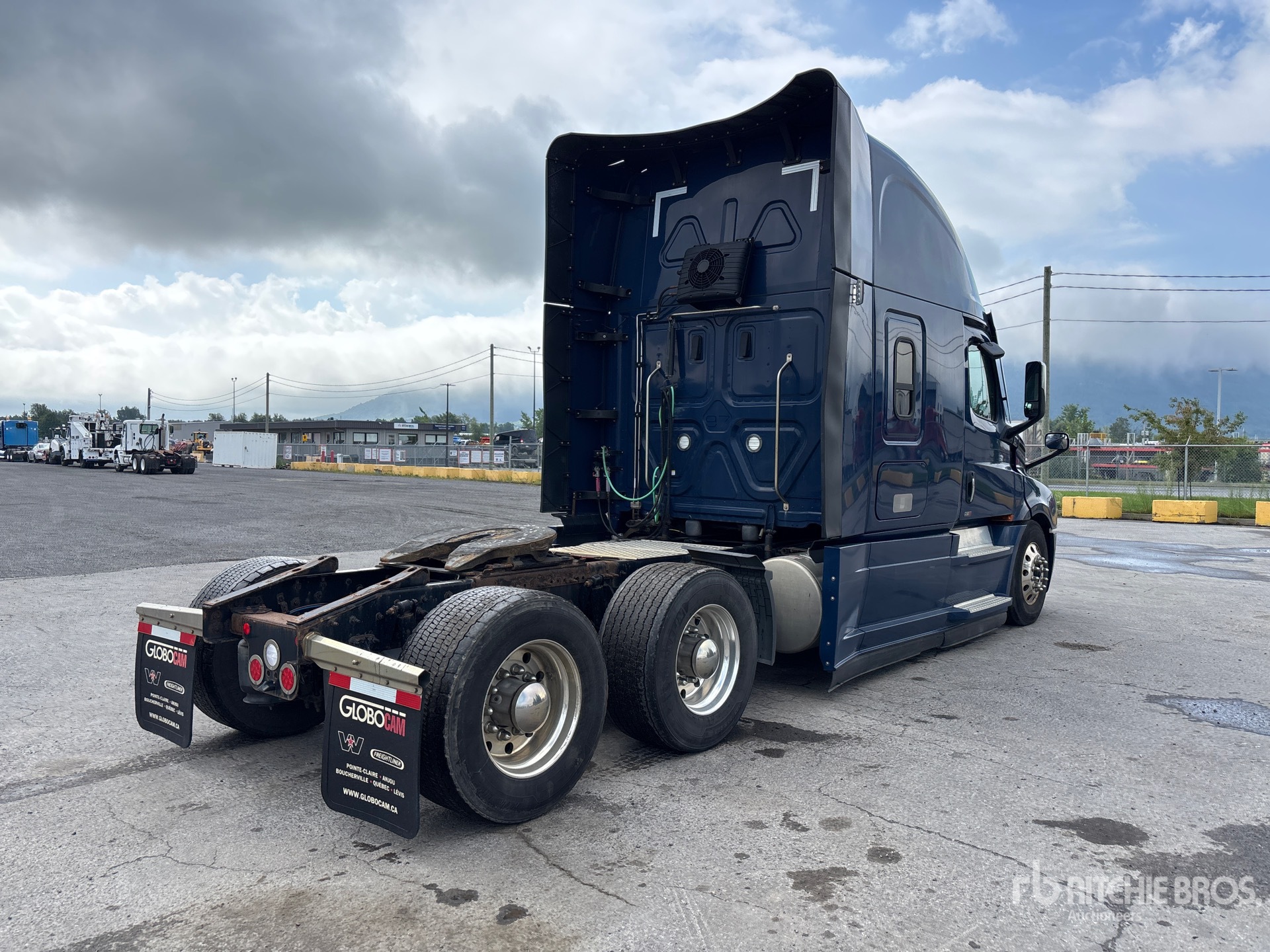 2022 Freightliner CASCADIA 126