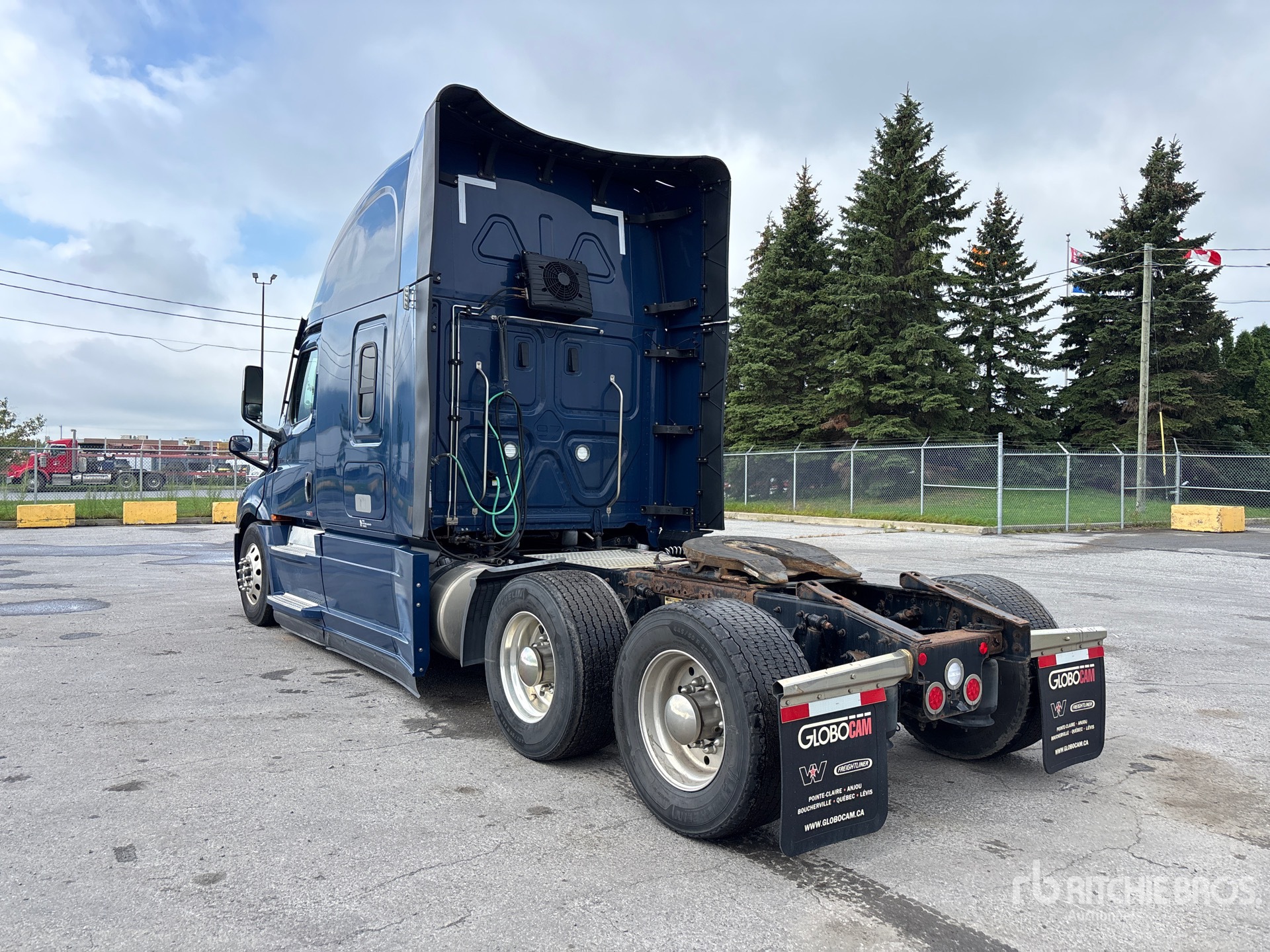 2022 Freightliner CASCADIA 126
