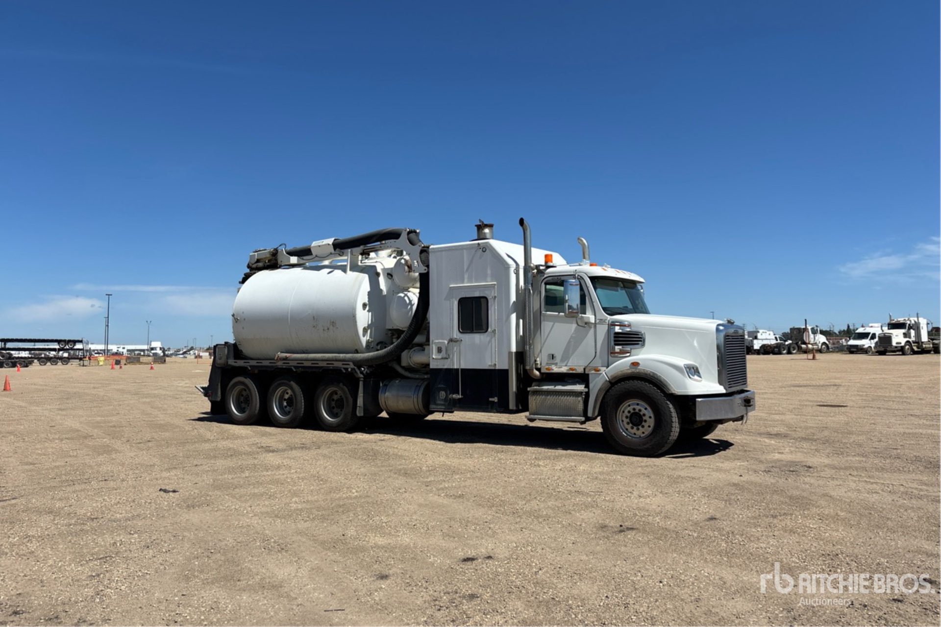 2014 Freightliner Coronado 122