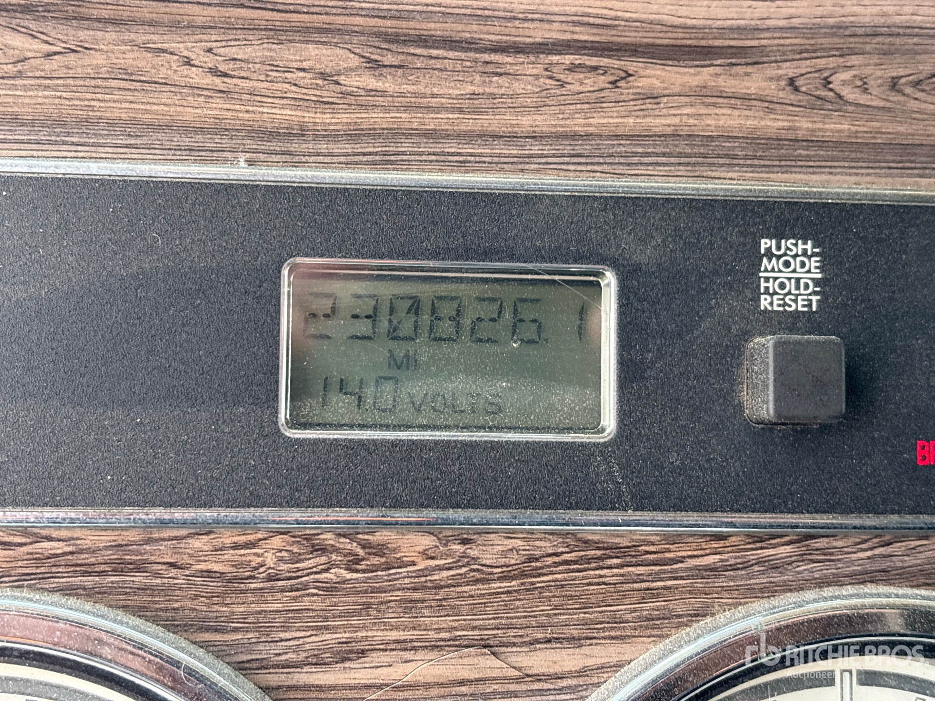 2013 Freightliner Coronado 132