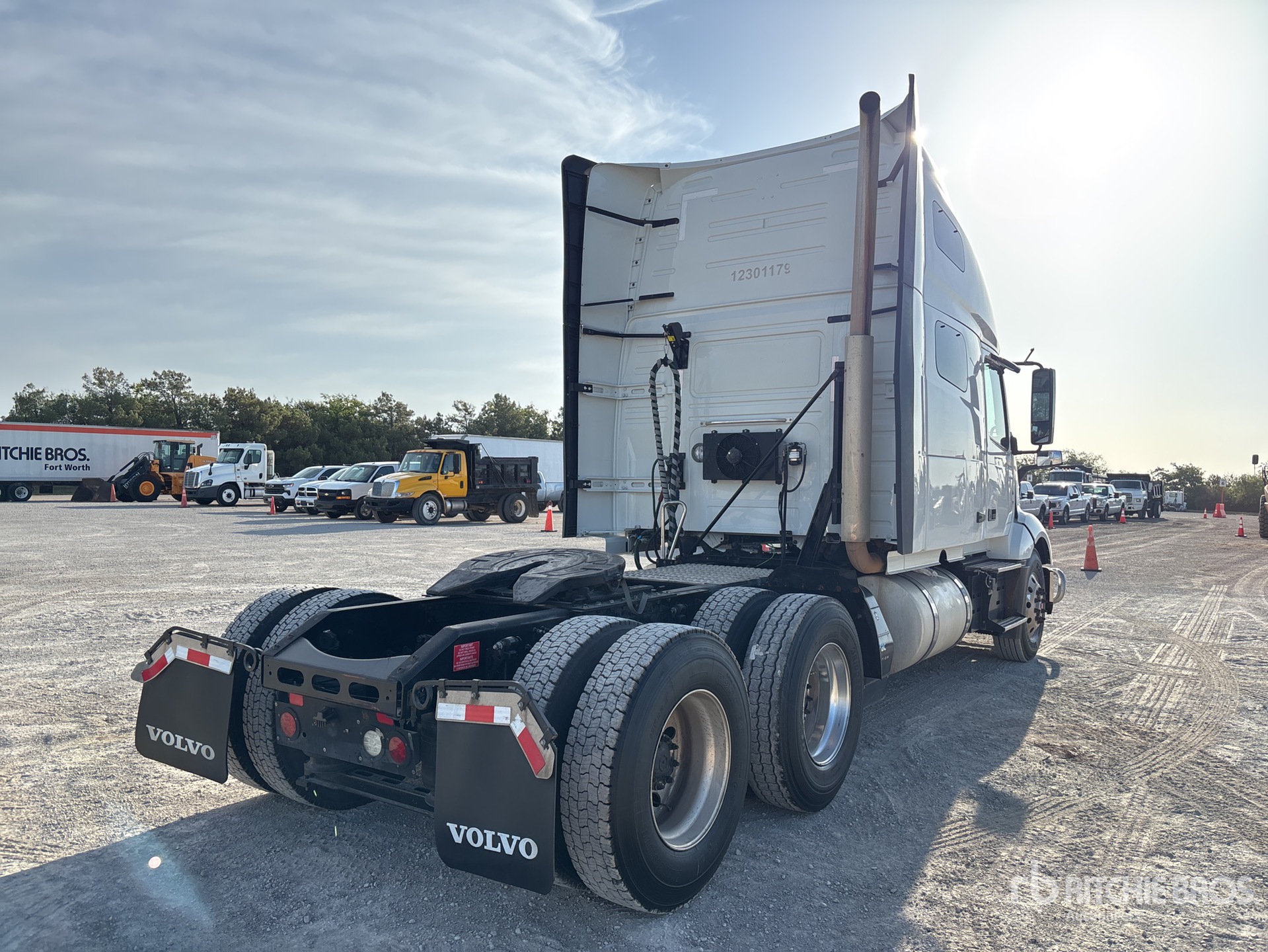 2023 Volvo VNL760
