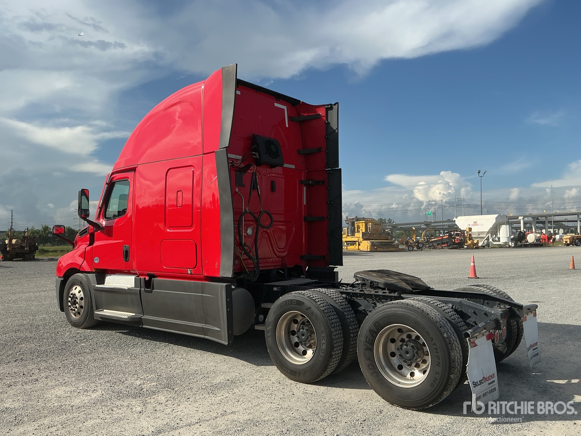 2021 Freightliner CASCADIA 126