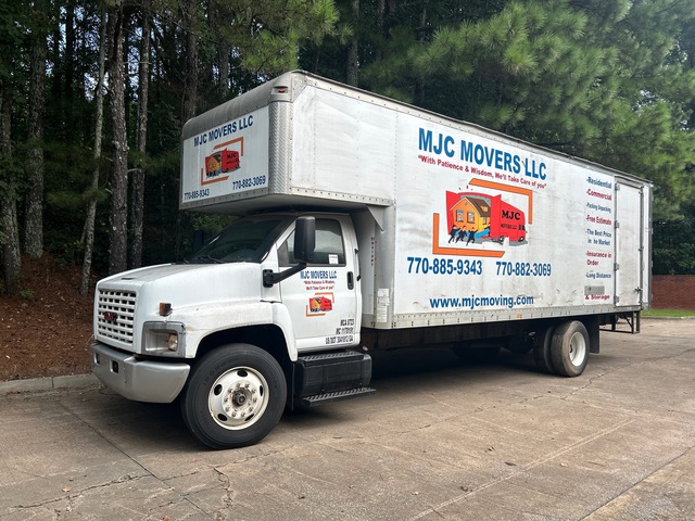 2006 GMC C7 4x2 Van Truck
