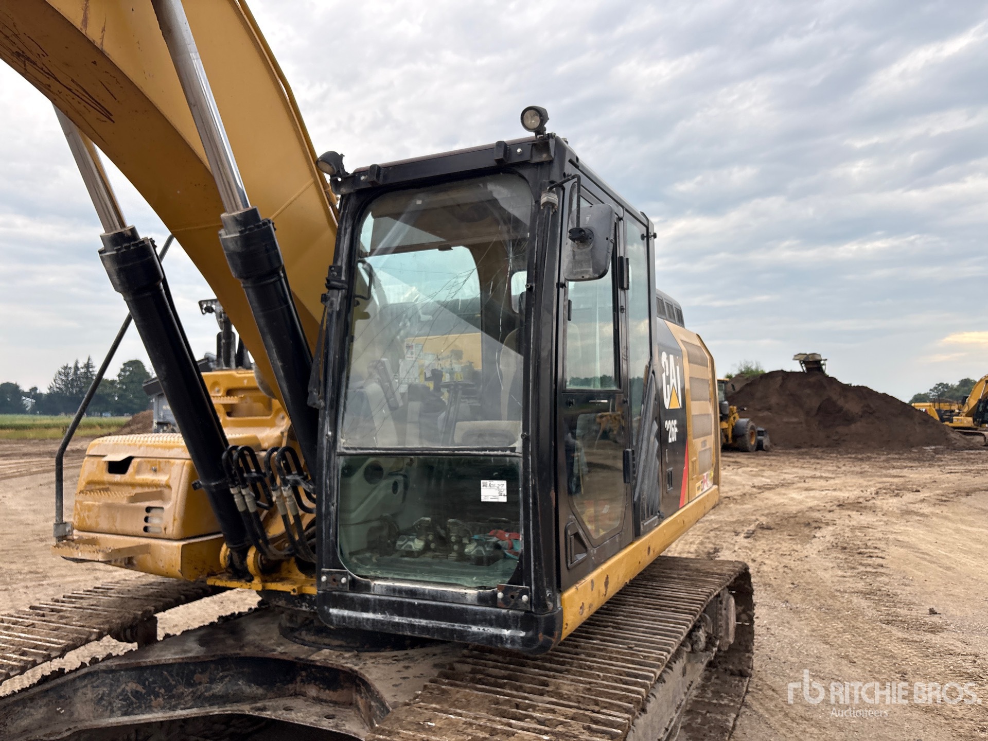 2015 Caterpillar 326F L