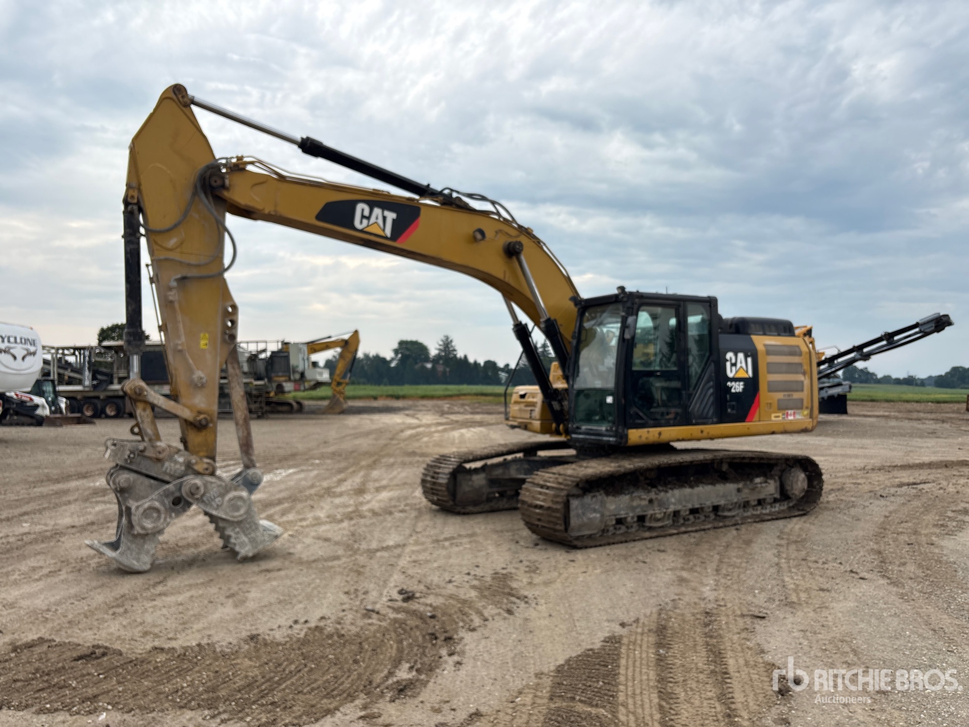 Photo of 2015 Caterpillar 326F L