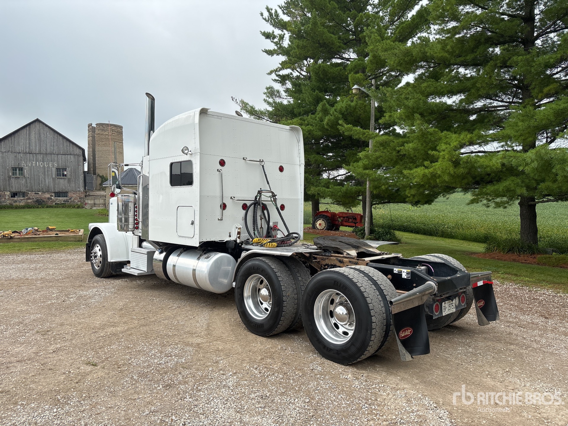 2023 Peterbilt 389